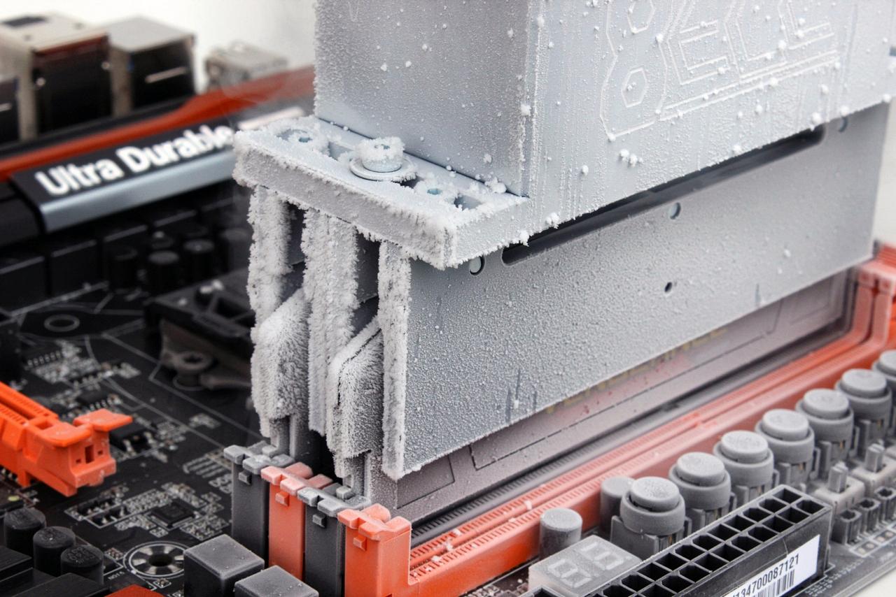 [25/02/2014] 8ECC Cryoclamp: RAM-Kühler für Extremübertakter - vorgestellt in frostigen Bildern (5)