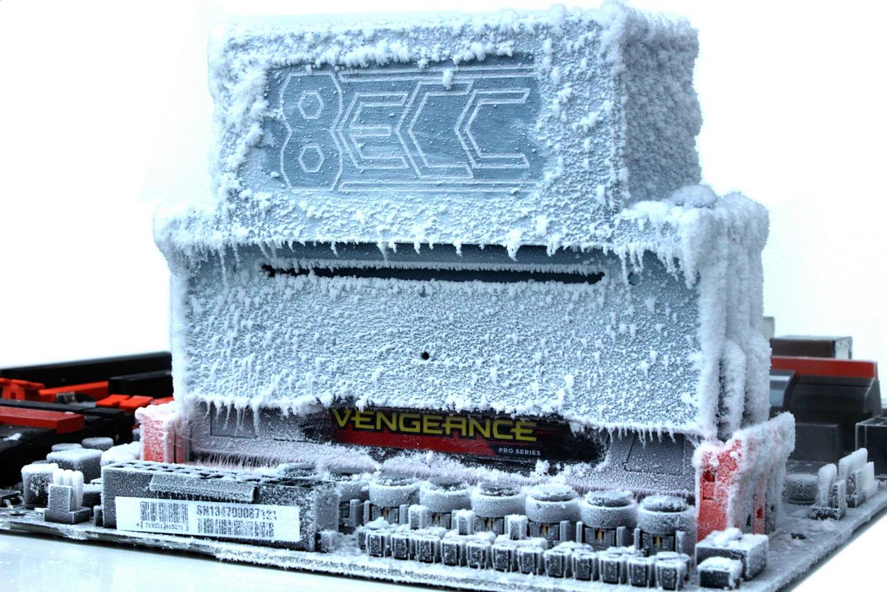 [25/02/2014] 8ECC Cryoclamp: RAM-Kühler für Extremübertakter - vorgestellt in frostigen Bildern (1)
