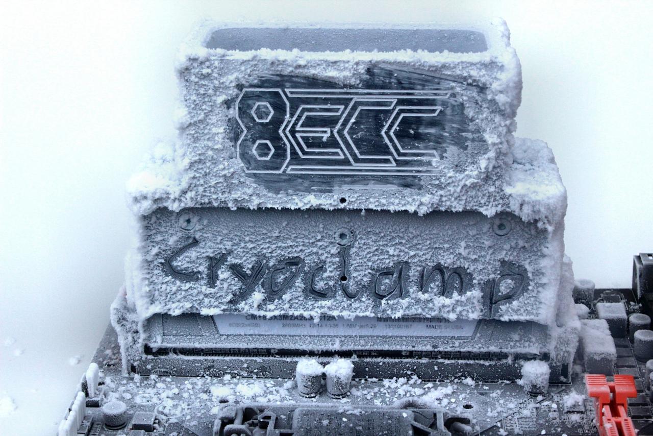 [25/02/2014] 8ECC Cryoclamp: RAM-Kühler für Extremübertakter - vorgestellt in frostigen Bildern (9)