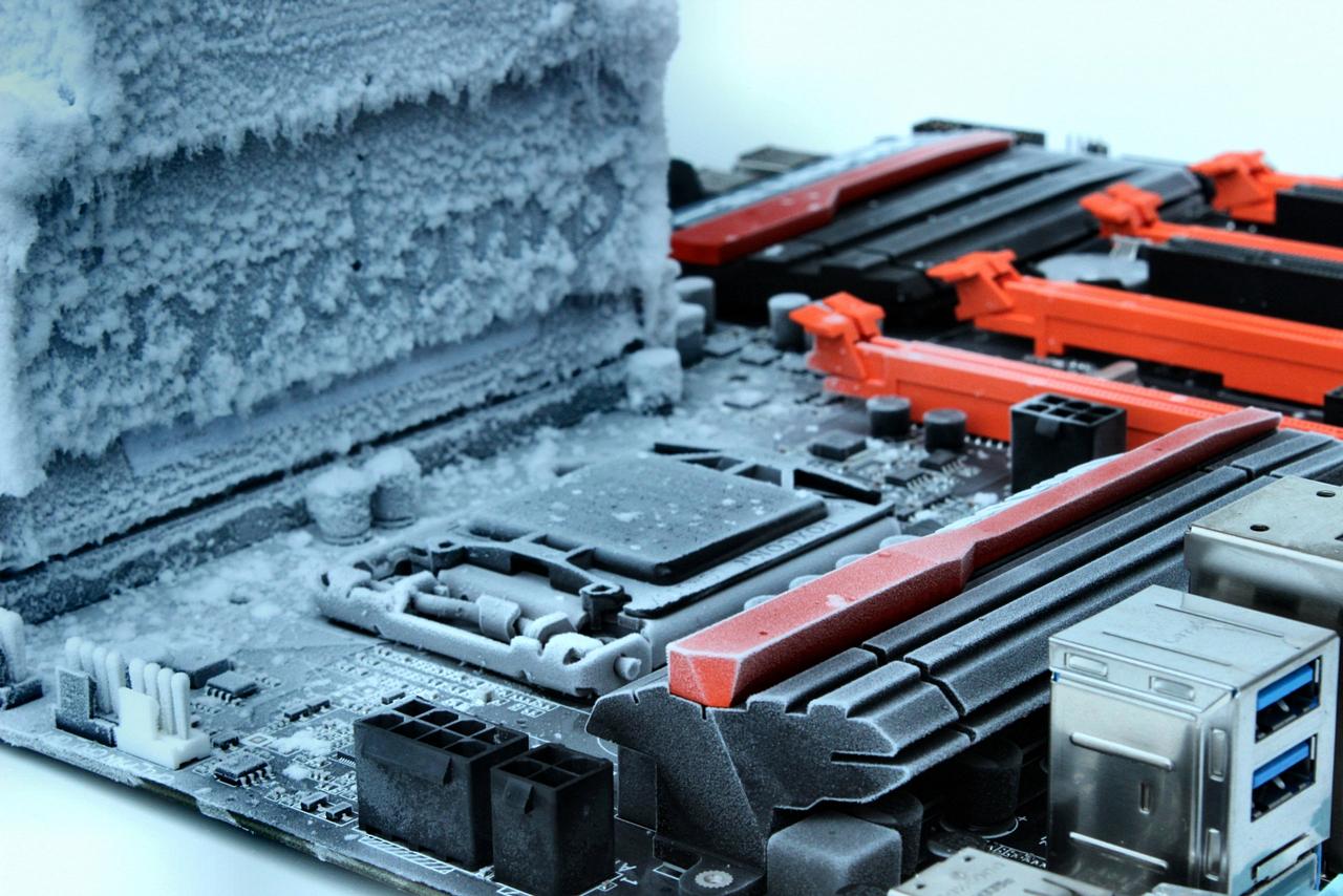 [25/02/2014] 8ECC Cryoclamp: RAM-Kühler für Extremübertakter - vorgestellt in frostigen Bildern (10)