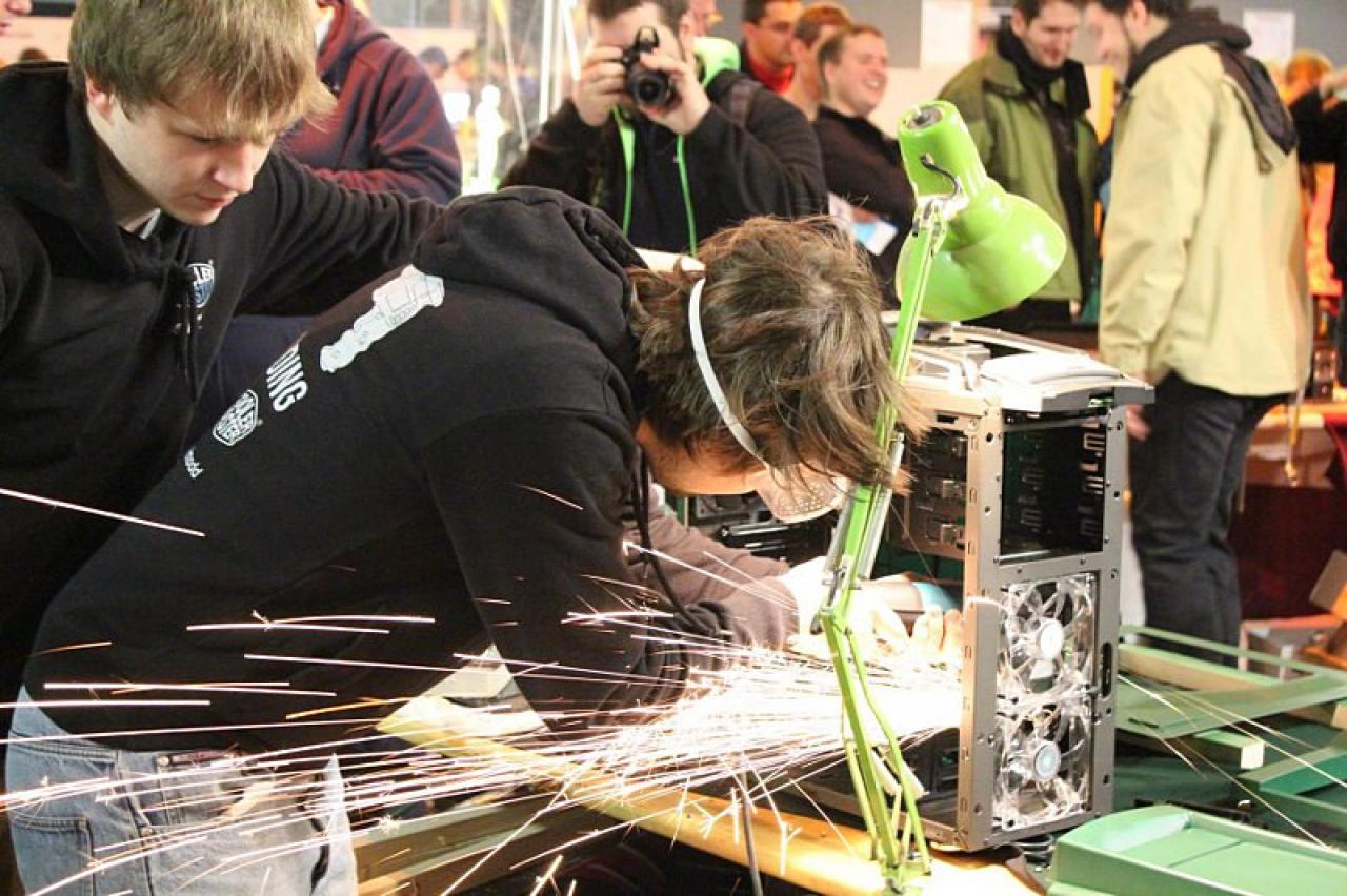 [03/02/2014] Casemod in unter zehn Stunden: Cooler Master CM Storm Scout 2 Advanced in Militär-Optik (1)