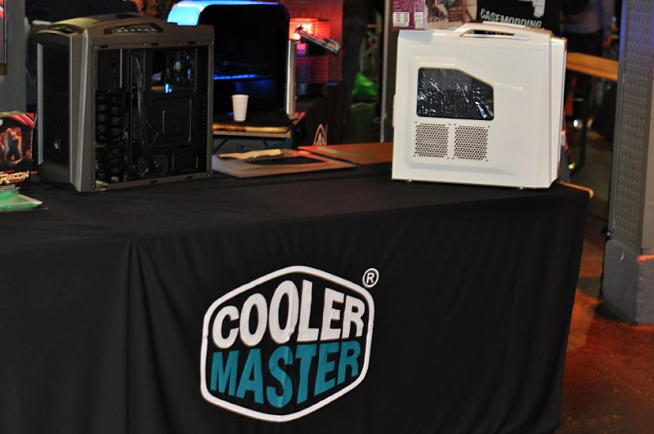 [03/02/2014] Casemod in unter zehn Stunden: Cooler Master CM Storm Scout 2 Advanced in Militär-Optik (2)