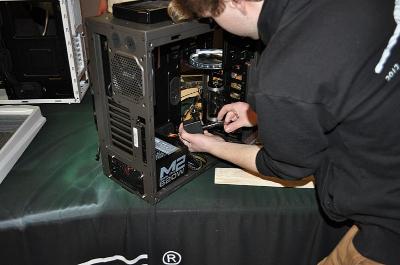 [03/02/2014] Casemod in unter zehn Stunden: Cooler Master CM Storm Scout 2 Advanced in Militär-Optik (10)