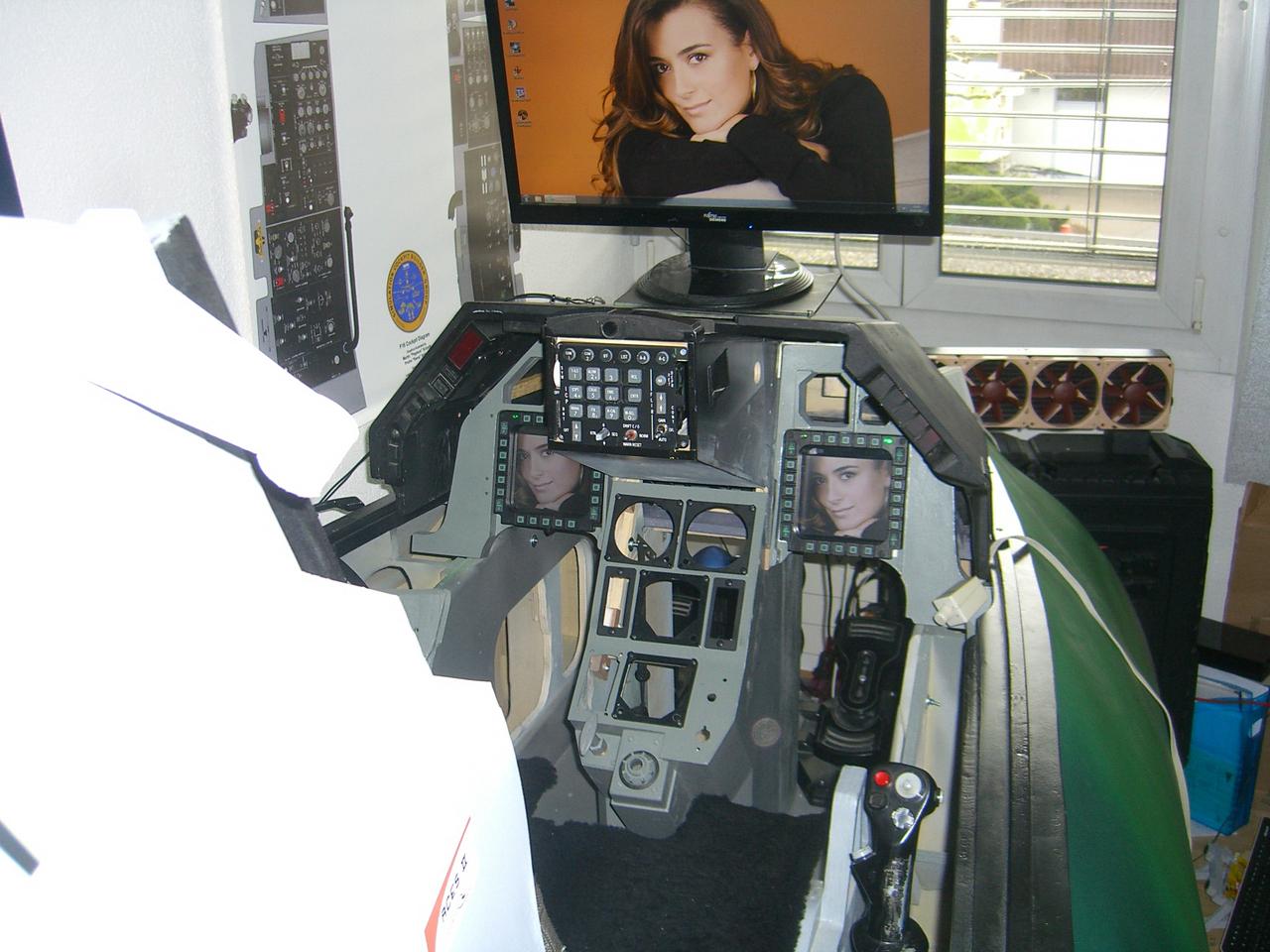 [07/02/2014] Selbst gebautes Jetcockpit im Wohnzimmer: PCGHX-Mitglied kuhprah im Community-Porträt (12)