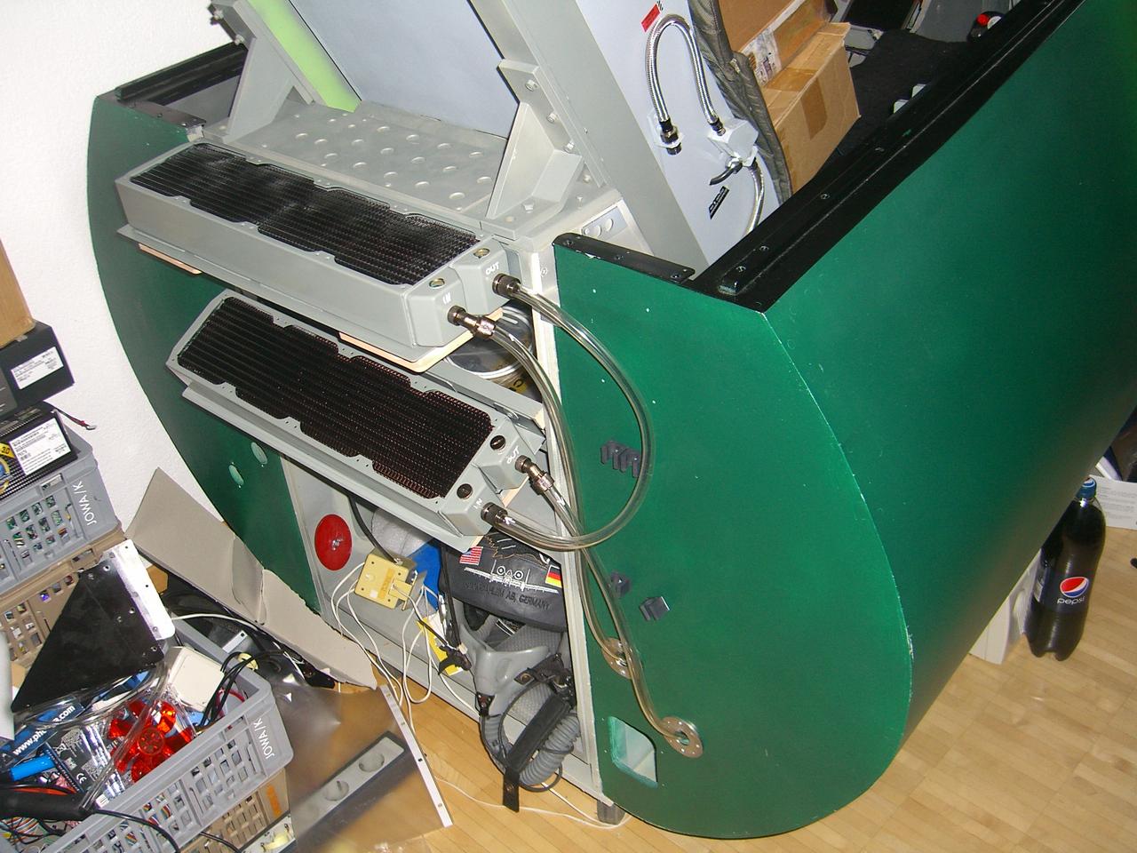 [07/02/2014] Selbst gebautes Jetcockpit im Wohnzimmer: PCGHX-Mitglied kuhprah im Community-Porträt (16)