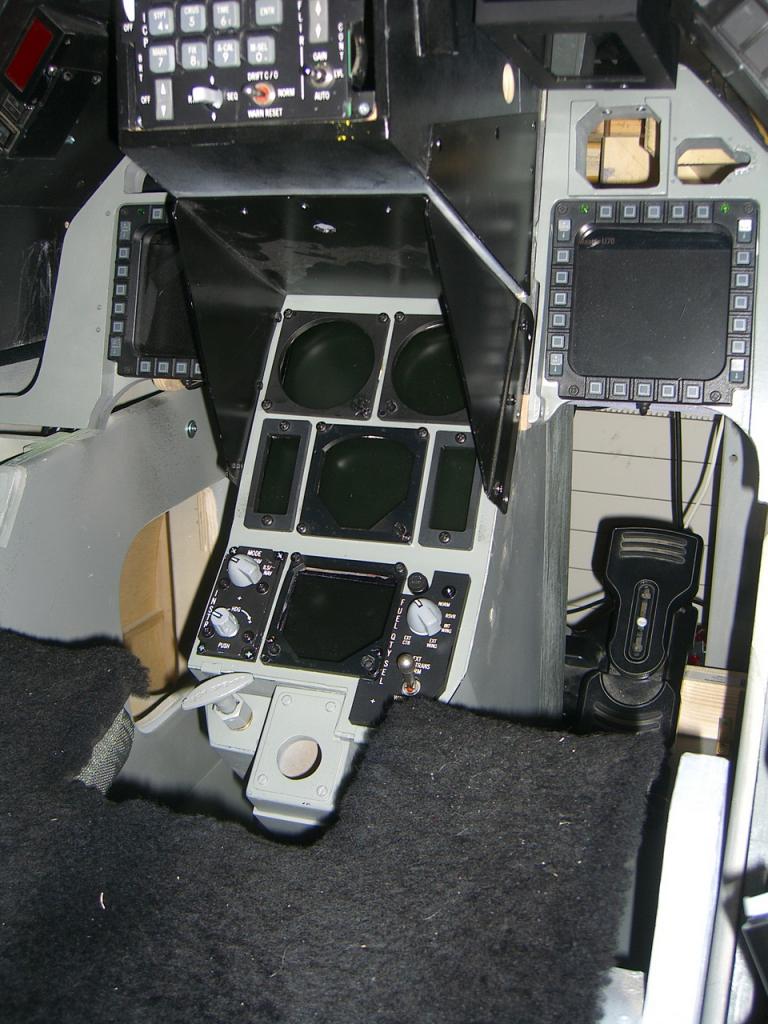 [07/02/2014] Selbst gebautes Jetcockpit im Wohnzimmer: PCGHX-Mitglied kuhprah im Community-Porträt (17)