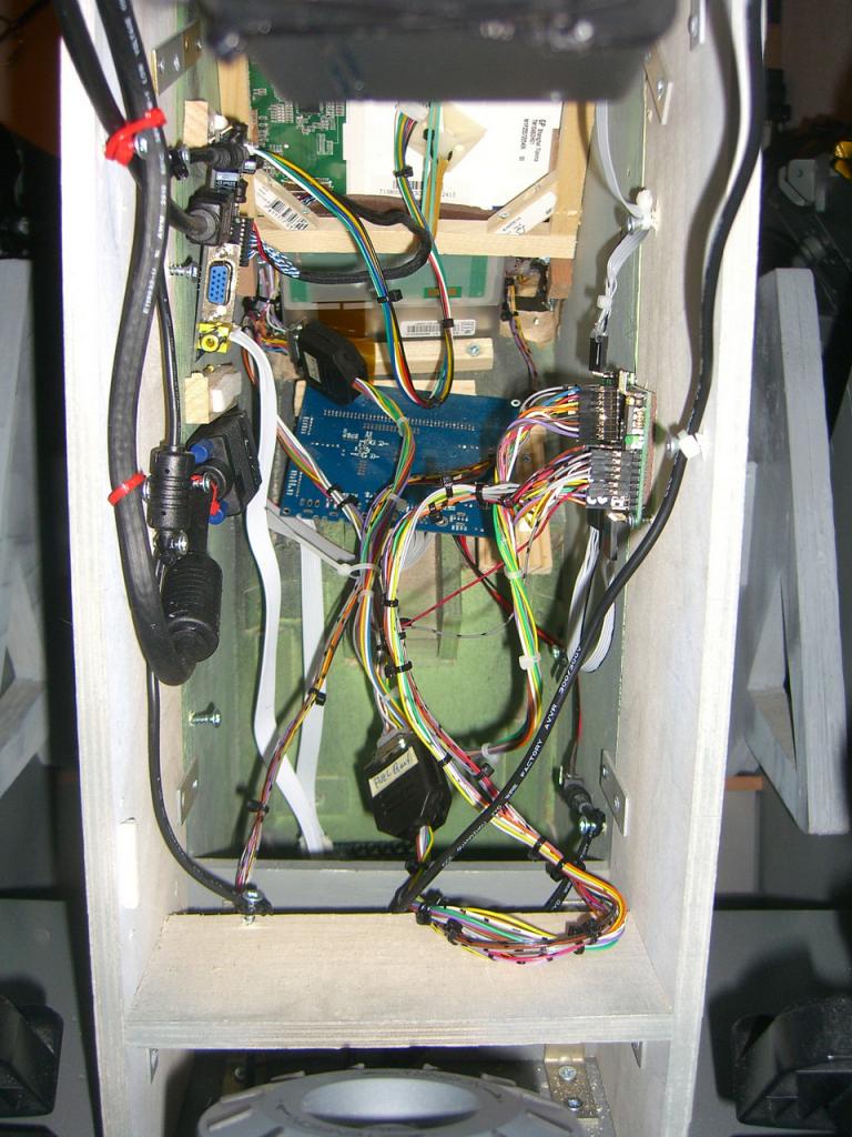 [07/02/2014] Selbst gebautes Jetcockpit im Wohnzimmer: PCGHX-Mitglied kuhprah im Community-Porträt (18)