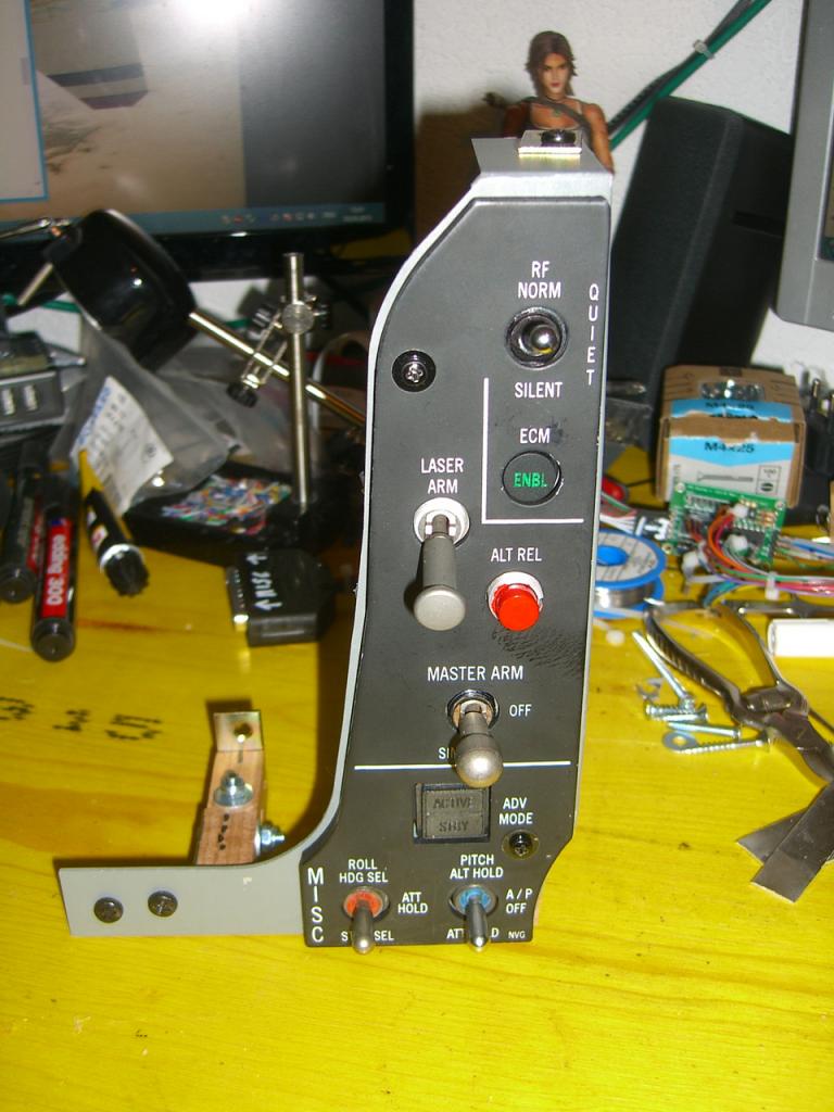 [07/02/2014] Selbst gebautes Jetcockpit im Wohnzimmer: PCGHX-Mitglied kuhprah im Community-Porträt (19)