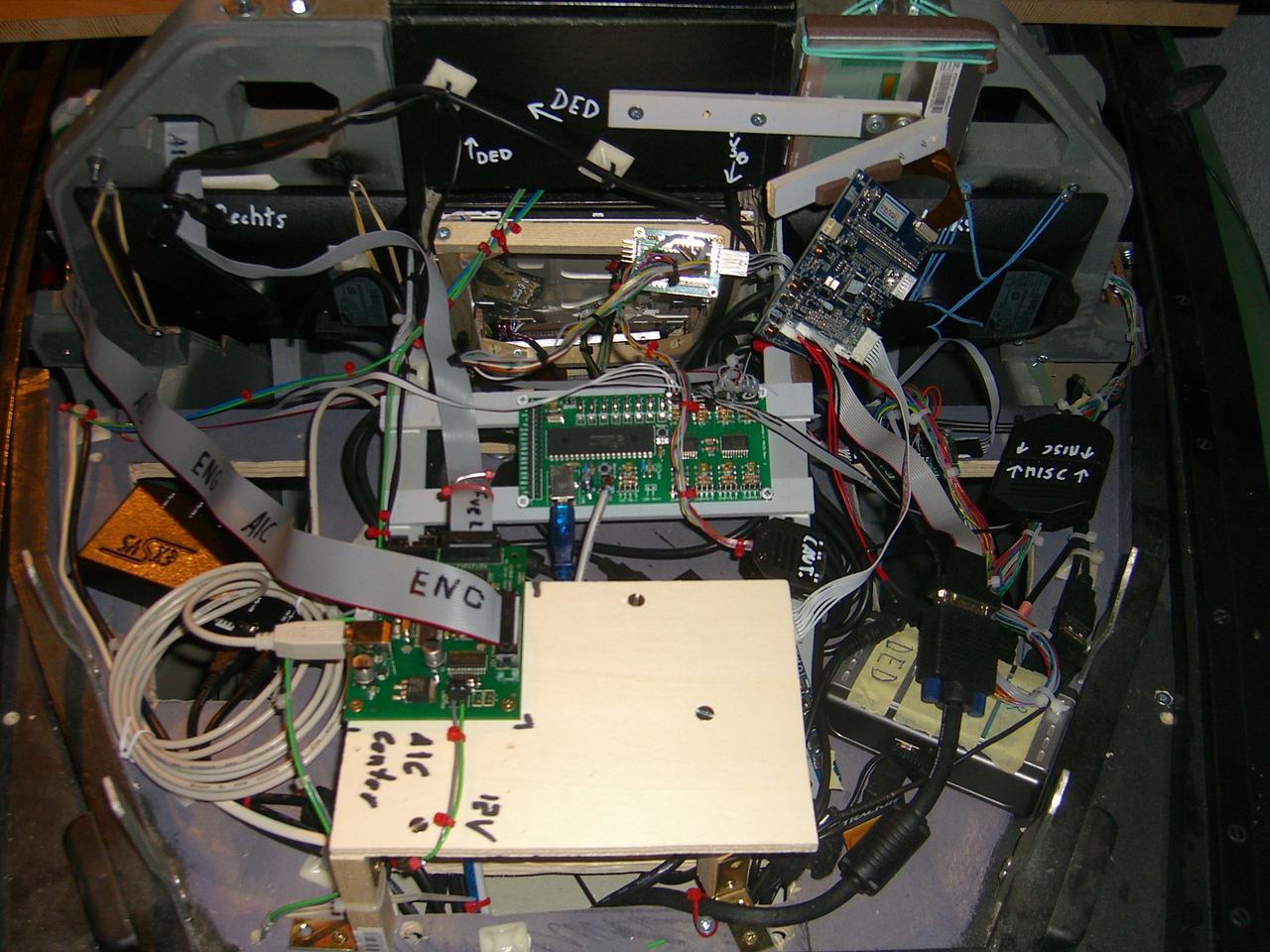 [07/02/2014] Selbst gebautes Jetcockpit im Wohnzimmer: PCGHX-Mitglied kuhprah im Community-Porträt (23)