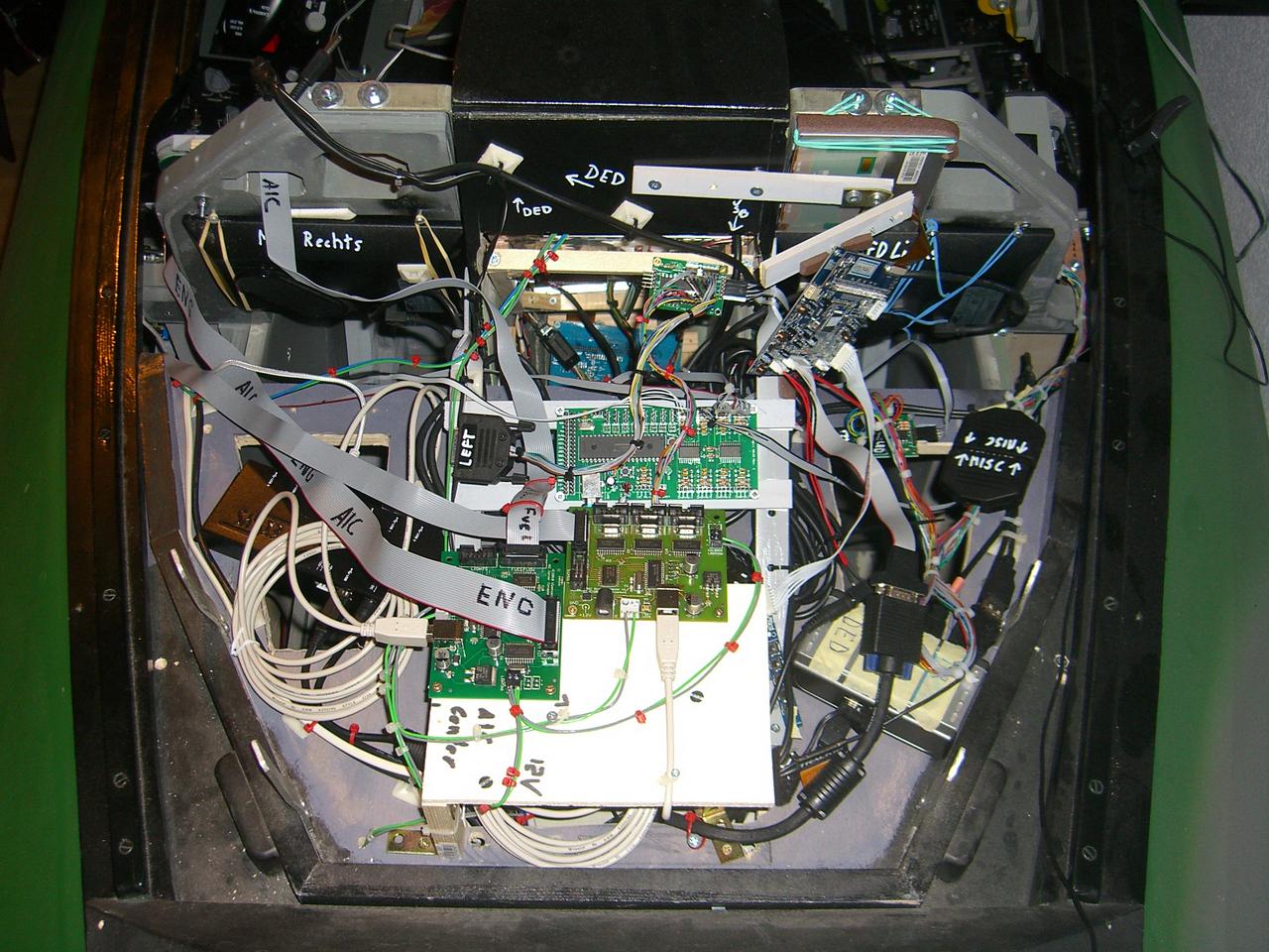 [07/02/2014] Selbst gebautes Jetcockpit im Wohnzimmer: PCGHX-Mitglied kuhprah im Community-Porträt (24)
