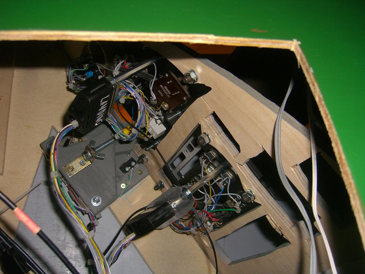 [07/02/2014] Selbst gebautes Jetcockpit im Wohnzimmer: PCGHX-Mitglied kuhprah im Community-Porträt (27)
