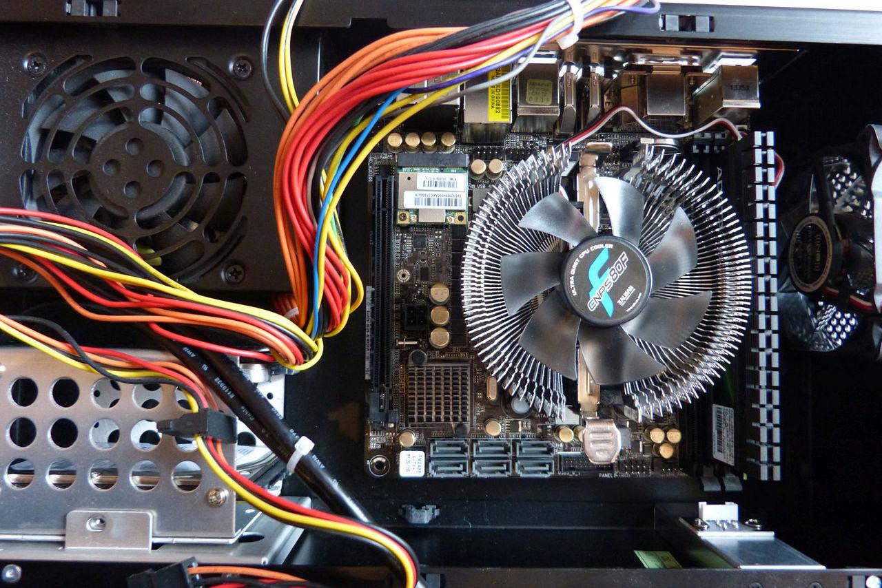 [28/02/2014] Steambox im Eigenbau: Der kleine Wohnzimmer-PC eines Community-Mitglieds (13)