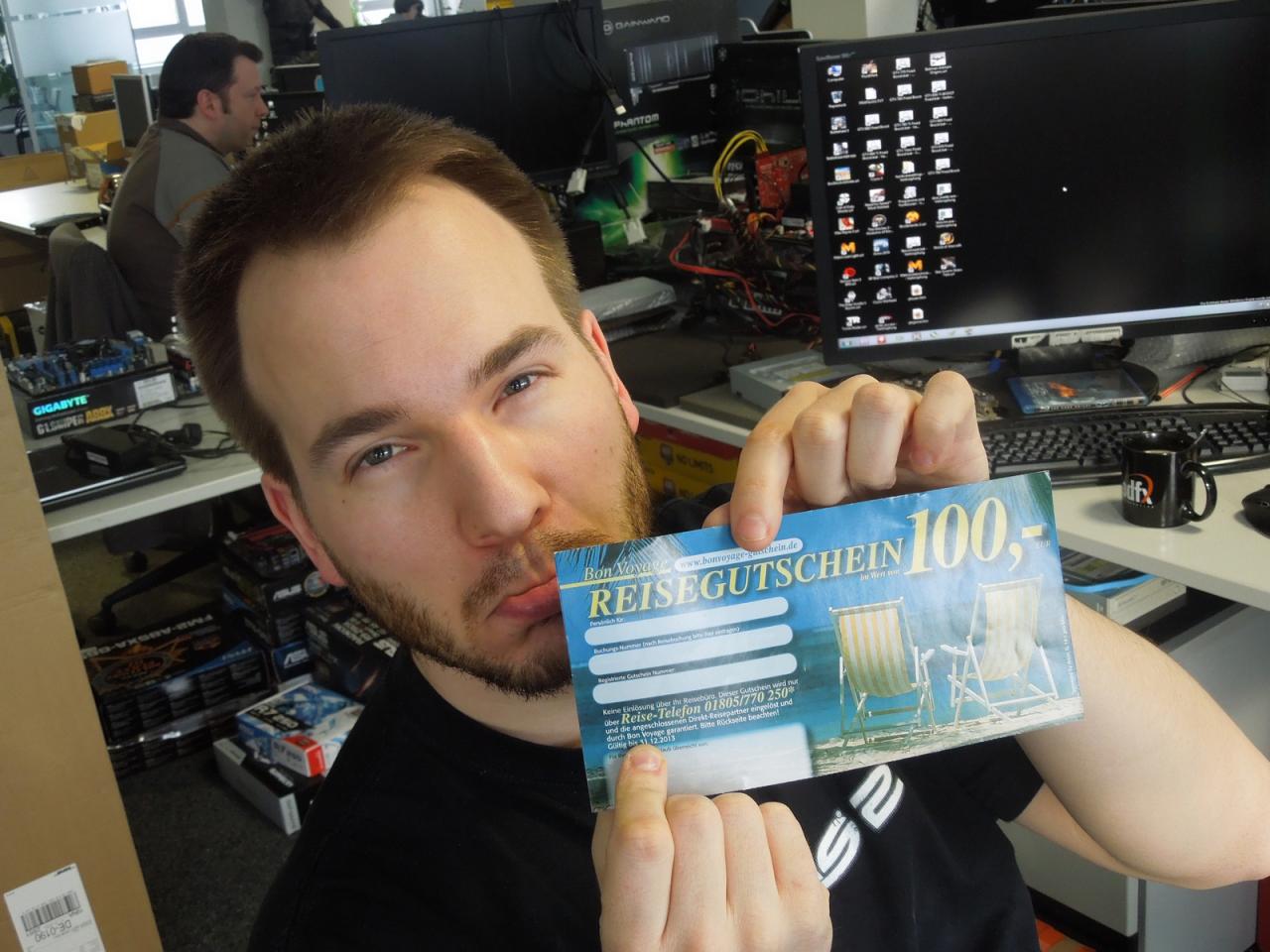 [07/02/2014] Da hat Herr Vötter beim Aufräumen seines Schreibtisches doch glatt einen Reisegutschein gefunden. Doch die anfängliche Freude über das vermeintliche Urlaubsschnäppchen verflog schnell, als unser Raff einen genauen Blick auf den Gutschein warf. 