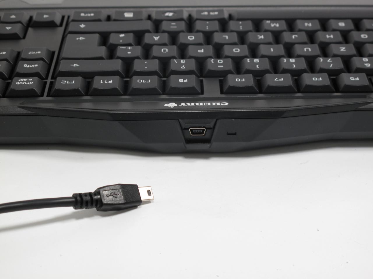 [05/02/2014] Cherry MX Board 3.0: Ist das mechanische Keyboard mit seltenen flachen Notebook-Tastenkappen ein guter Spielpartner? (8)