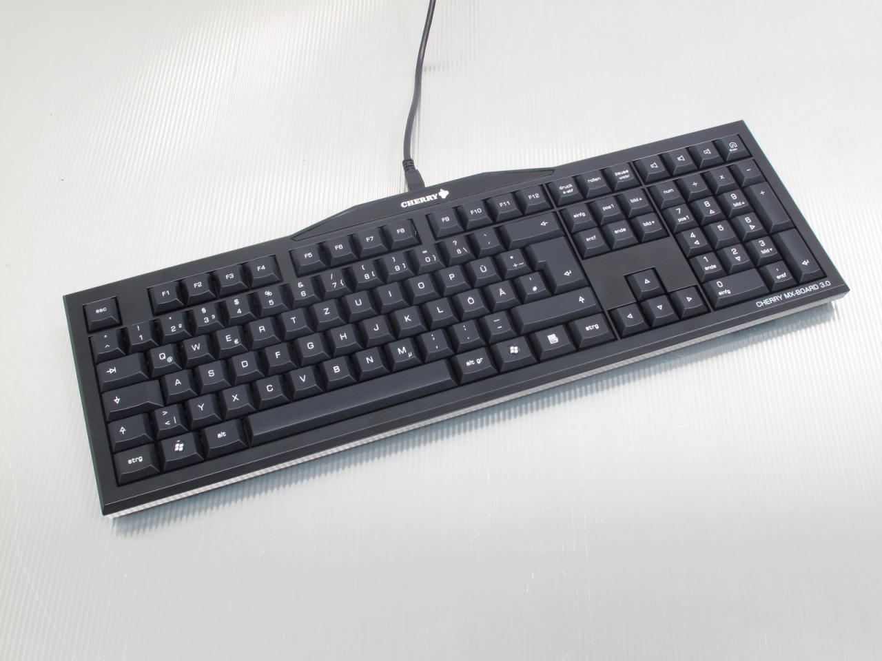 [05/02/2014] Cherry MX Board 3.0: Ist das mechanische Keyboard mit seltenen flachen Notebook-Tastenkappen ein guter Spielpartner? (2)