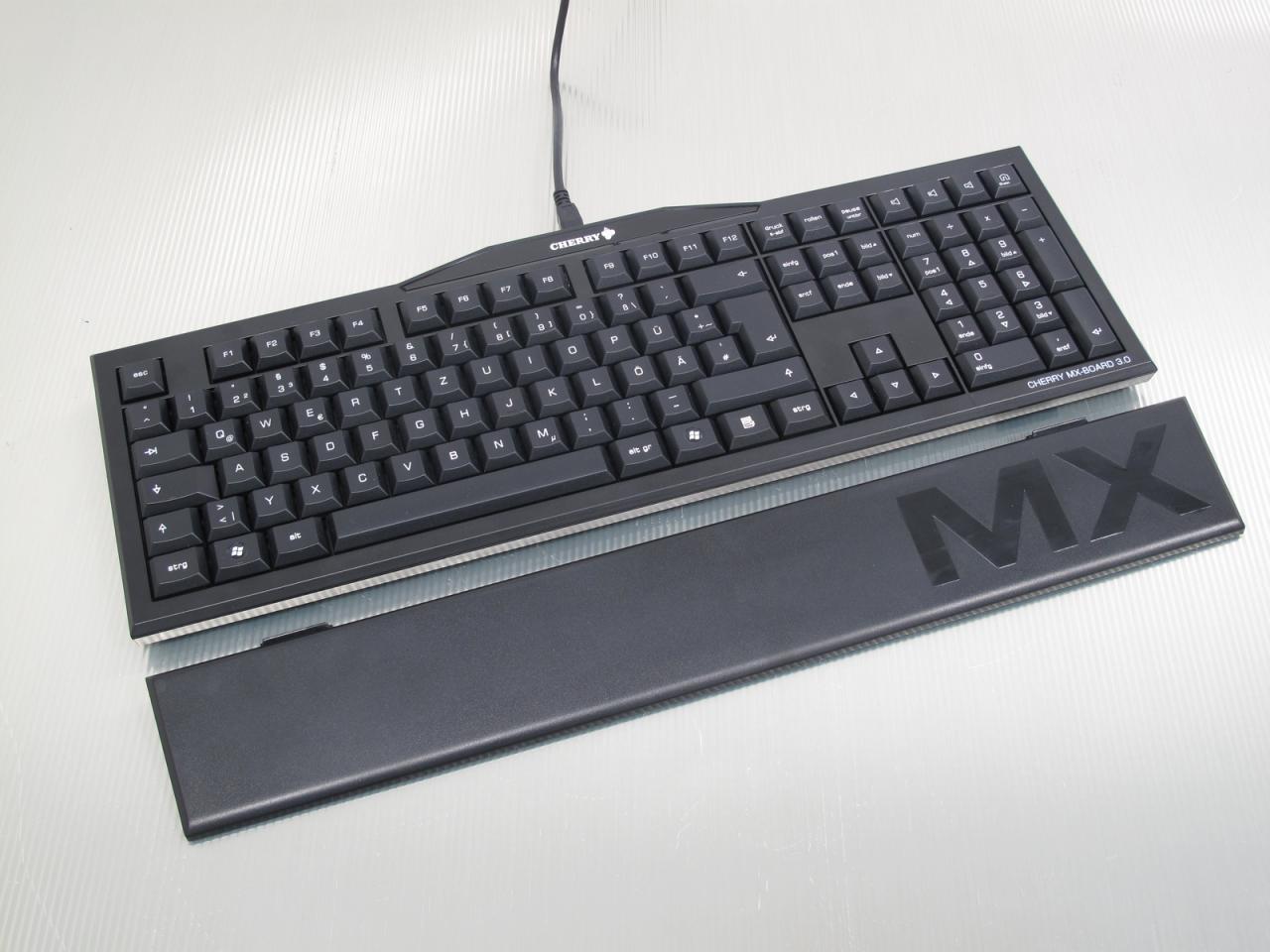 [05/02/2014] Cherry MX Board 3.0: Ist das mechanische Keyboard mit seltenen flachen Notebook-Tastenkappen ein guter Spielpartner? (3)