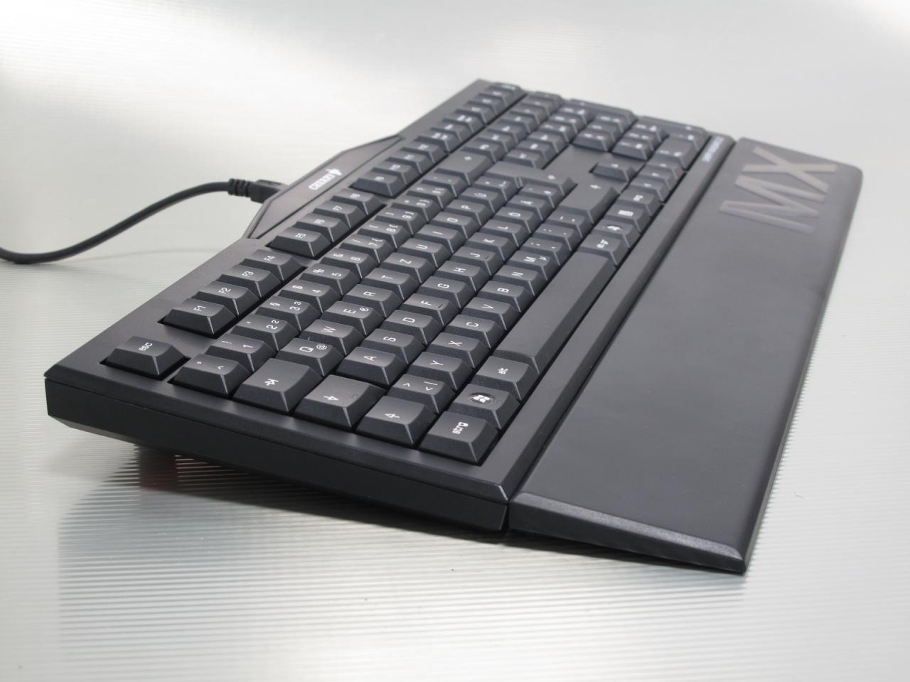 [05/02/2014] Cherry MX Board 3.0: Ist das mechanische Keyboard mit seltenen flachen Notebook-Tastenkappen ein guter Spielpartner? (5)