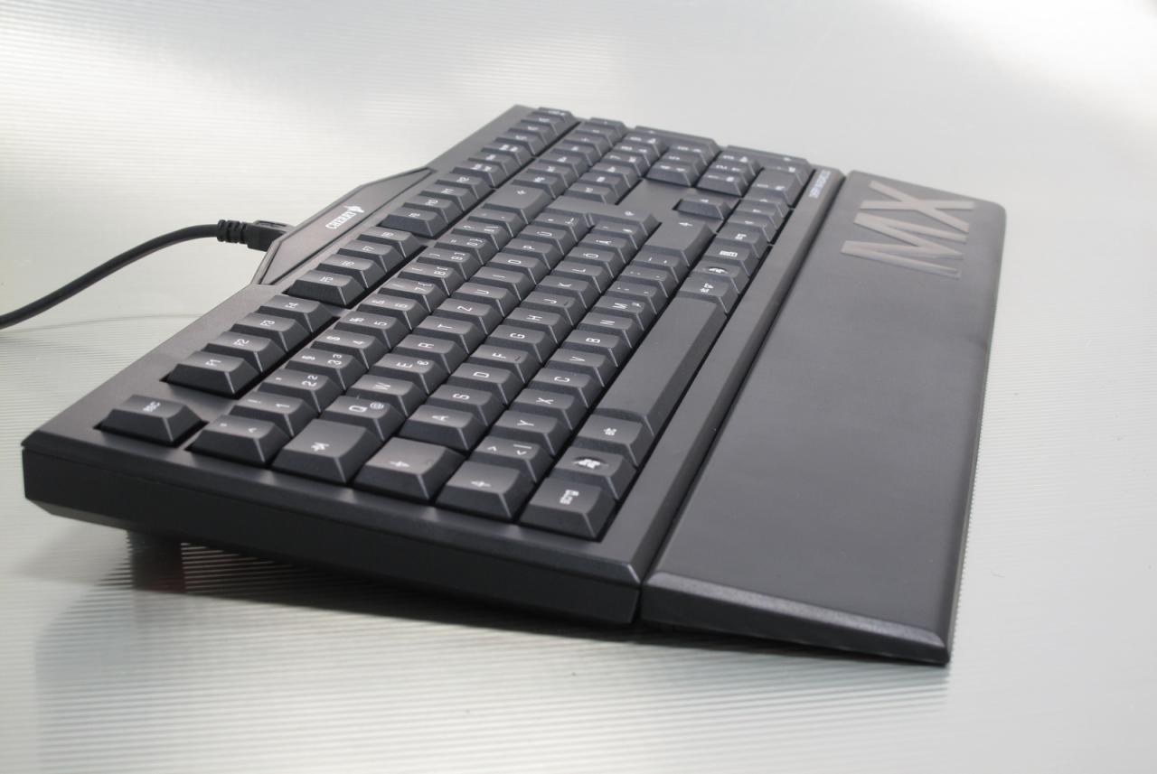 [05/02/2014] Cherry MX Board 3.0: Ist das mechanische Keyboard mit seltenen flachen Notebook-Tastenkappen ein guter Spielpartner? (1)
