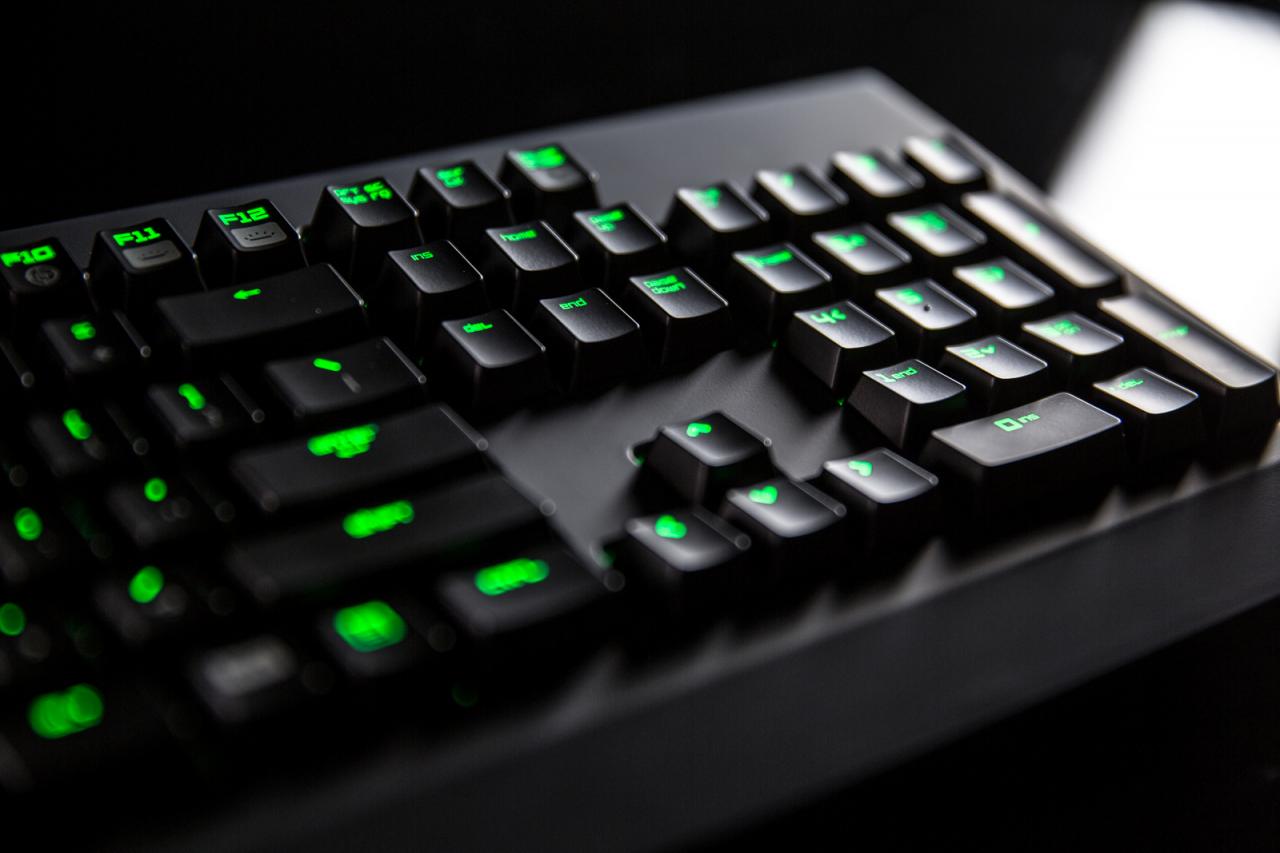 [11/03/2014] Razer Black Widow Ultimate 2014 Stealth Edition: Die Neuauflage des mechanischen Leisetreters mit orangenen Razer-Schaltern im Test
