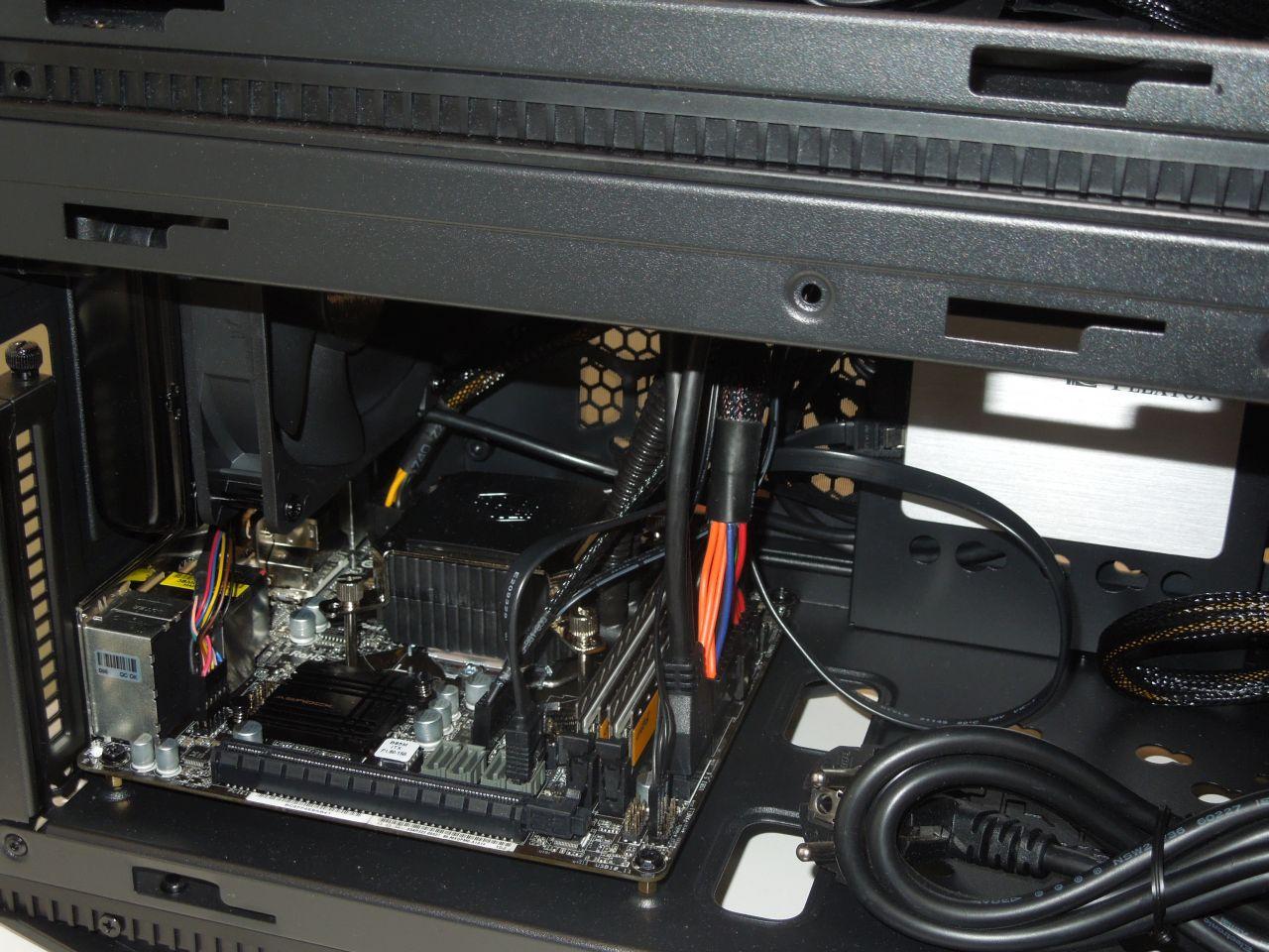 [11/03/2014] Cooler Master 2 PCs in einem Gehaeuse 4 