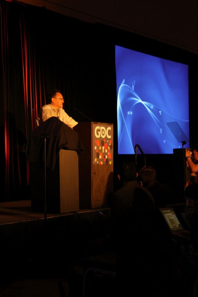 [19/03/2014] Sony führt Project Morpheus auf der GDC 2014 vor (Bild: PCGH) (1)
