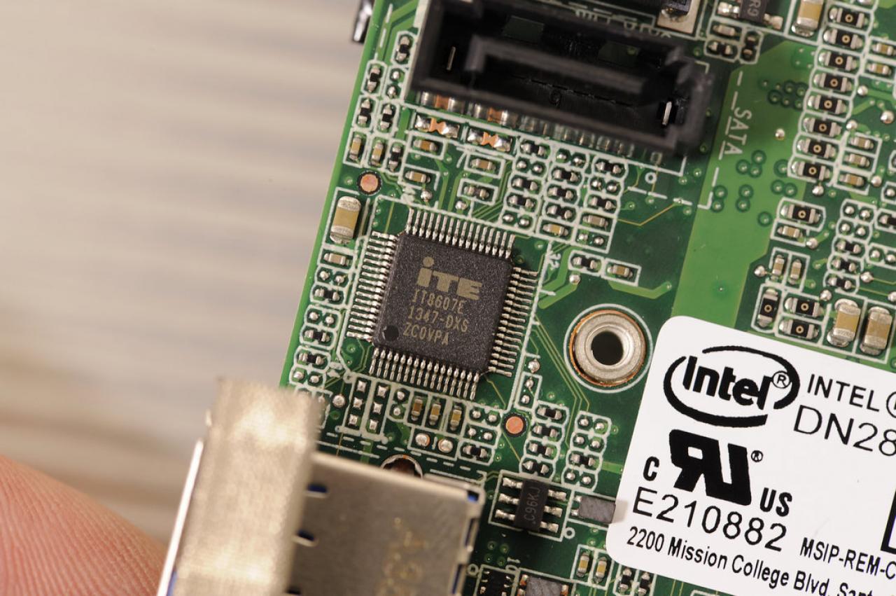 [06/03/2014] Intel NUC DN2820FYKH Celeron N2820 Silvermont 06