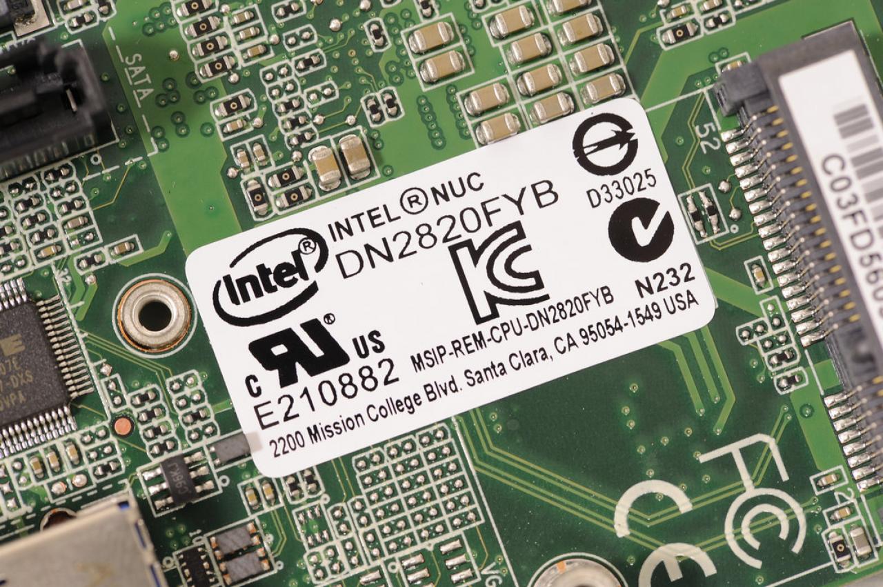 [06/03/2014] Intel NUC DN2820FYKH Celeron N2820 Silvermont 08