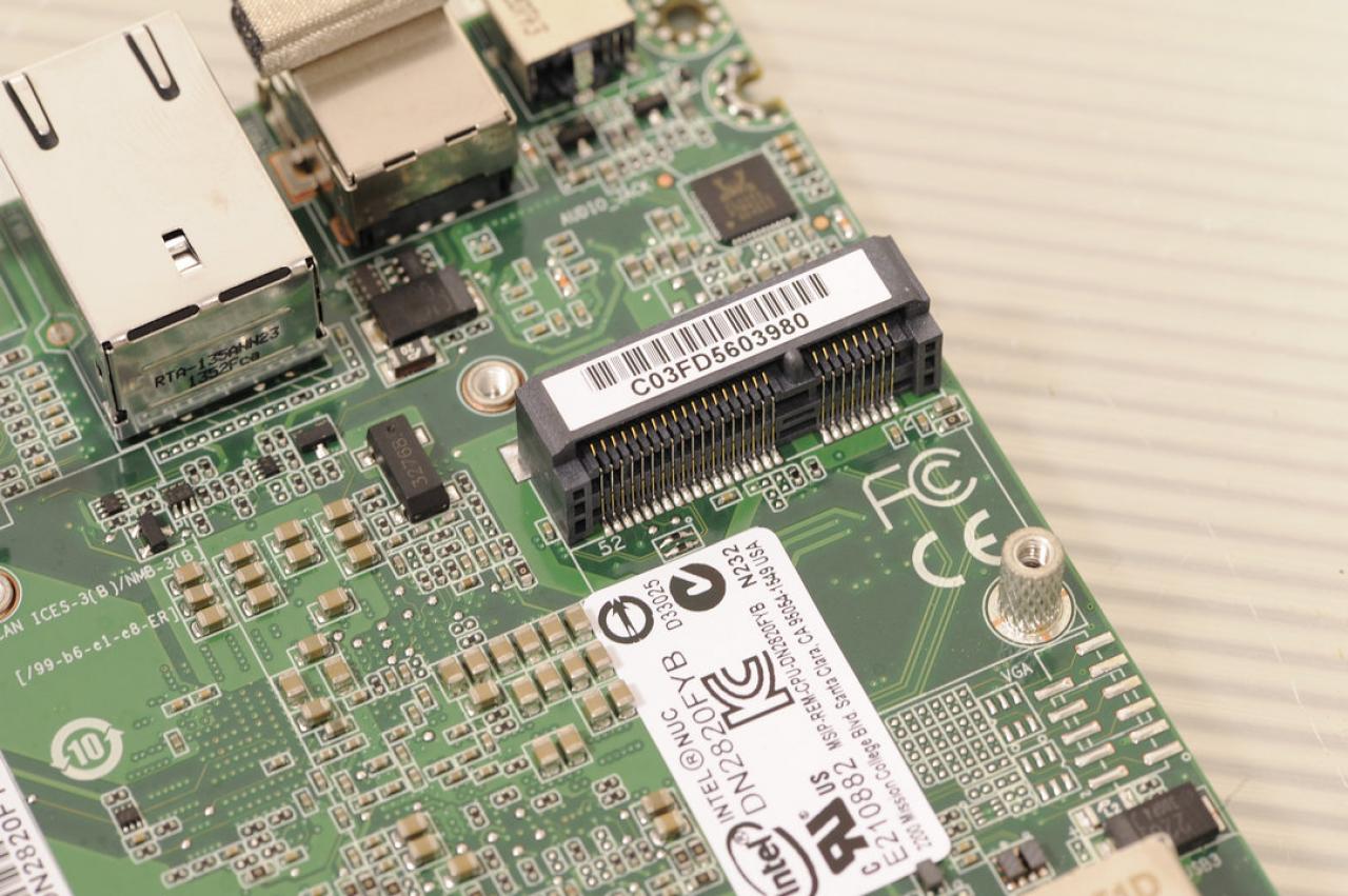 [06/03/2014] Intel NUC DN2820FYKH Celeron N2820 Silvermont 09