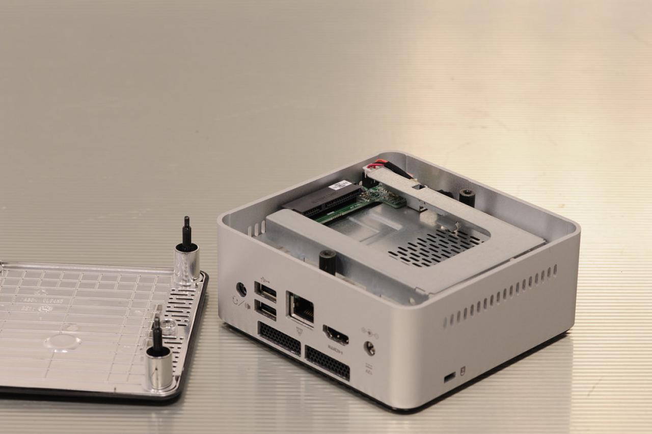 [06/03/2014] Intel NUC DN2820FYKH Celeron N2820 Silvermont 15