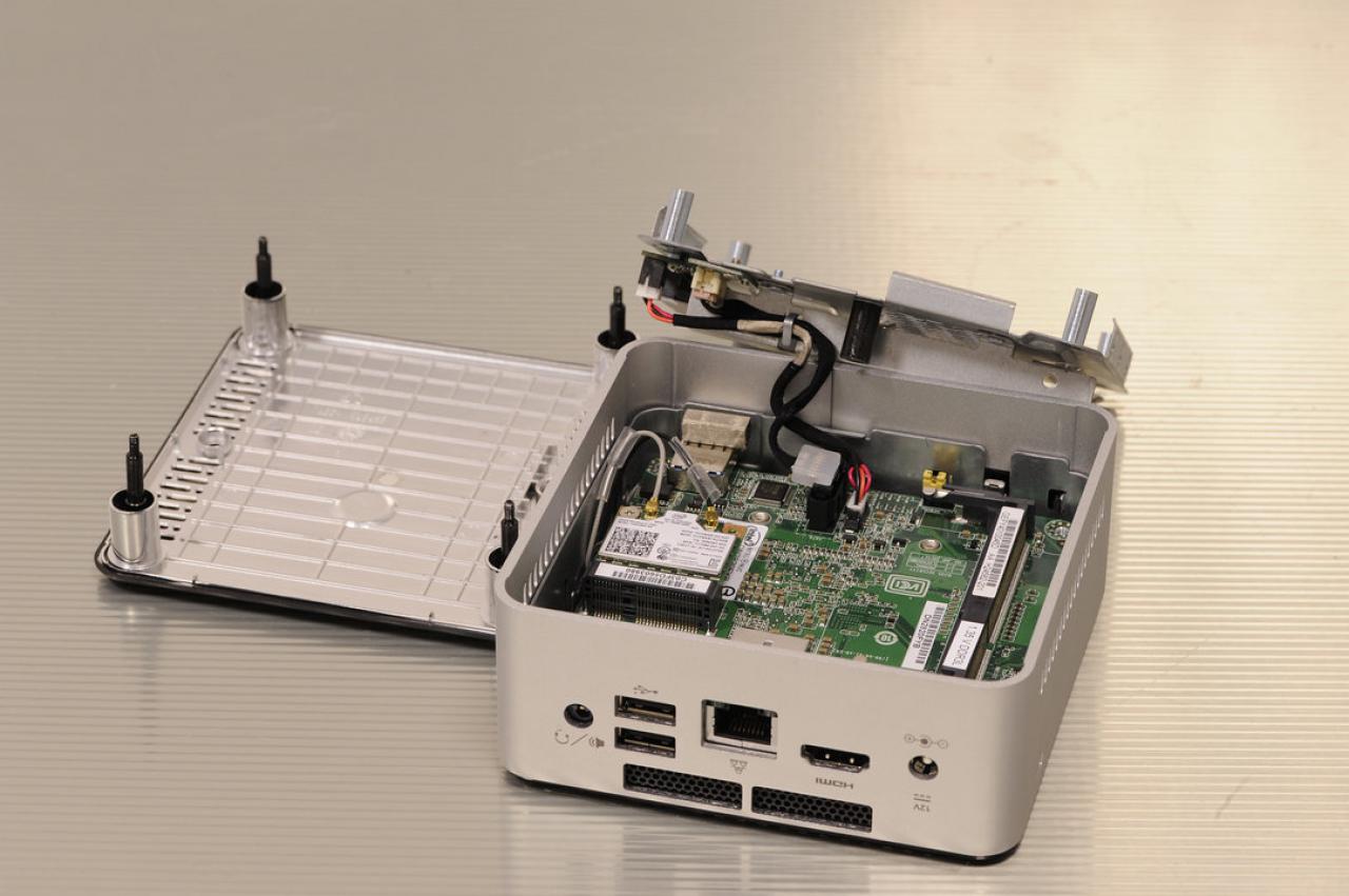 [06/03/2014] Intel NUC DN2820FYKH Celeron N2820 Silvermont 16