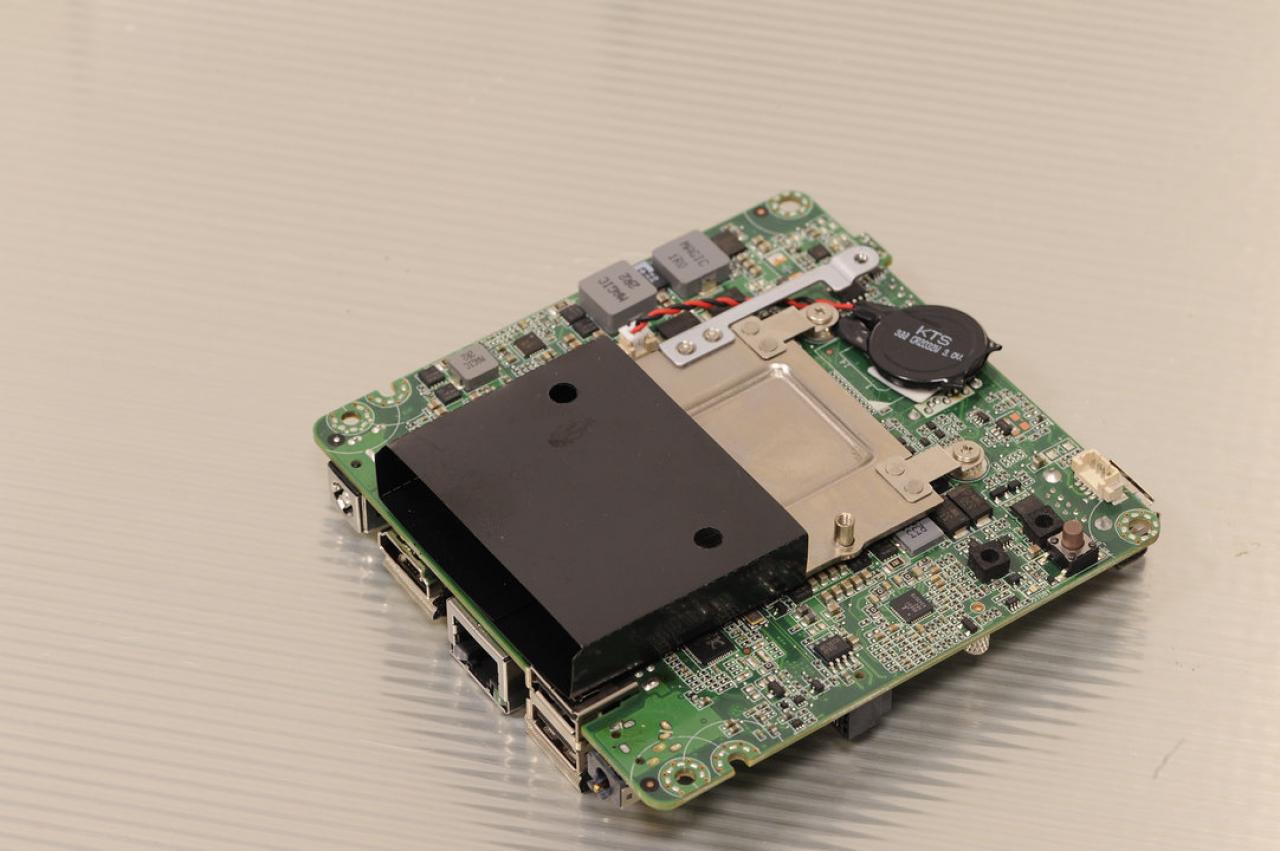 [06/03/2014] Intel NUC DN2820FYKH Celeron N2820 Silvermont 19