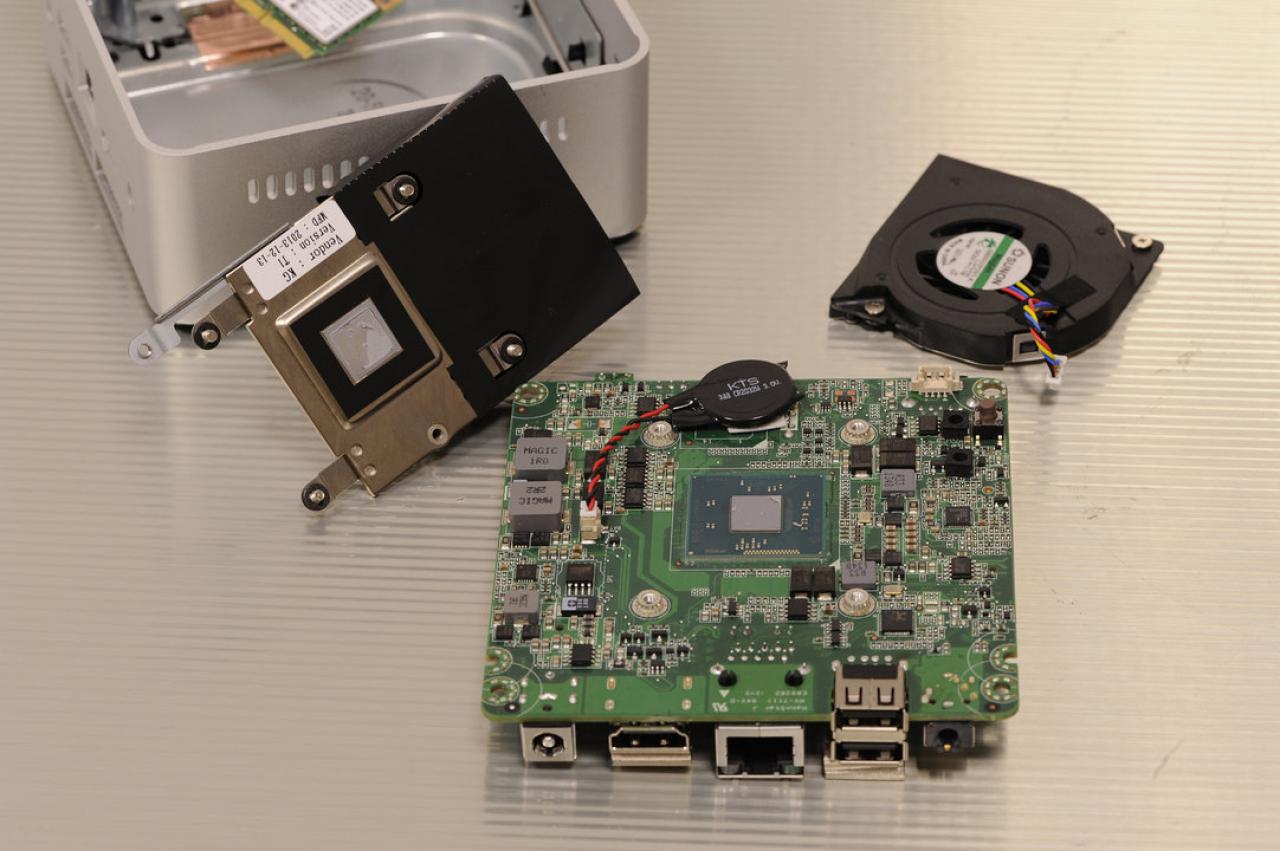 [06/03/2014] Intel NUC DN2820FYKH Celeron N2820 Silvermont 20