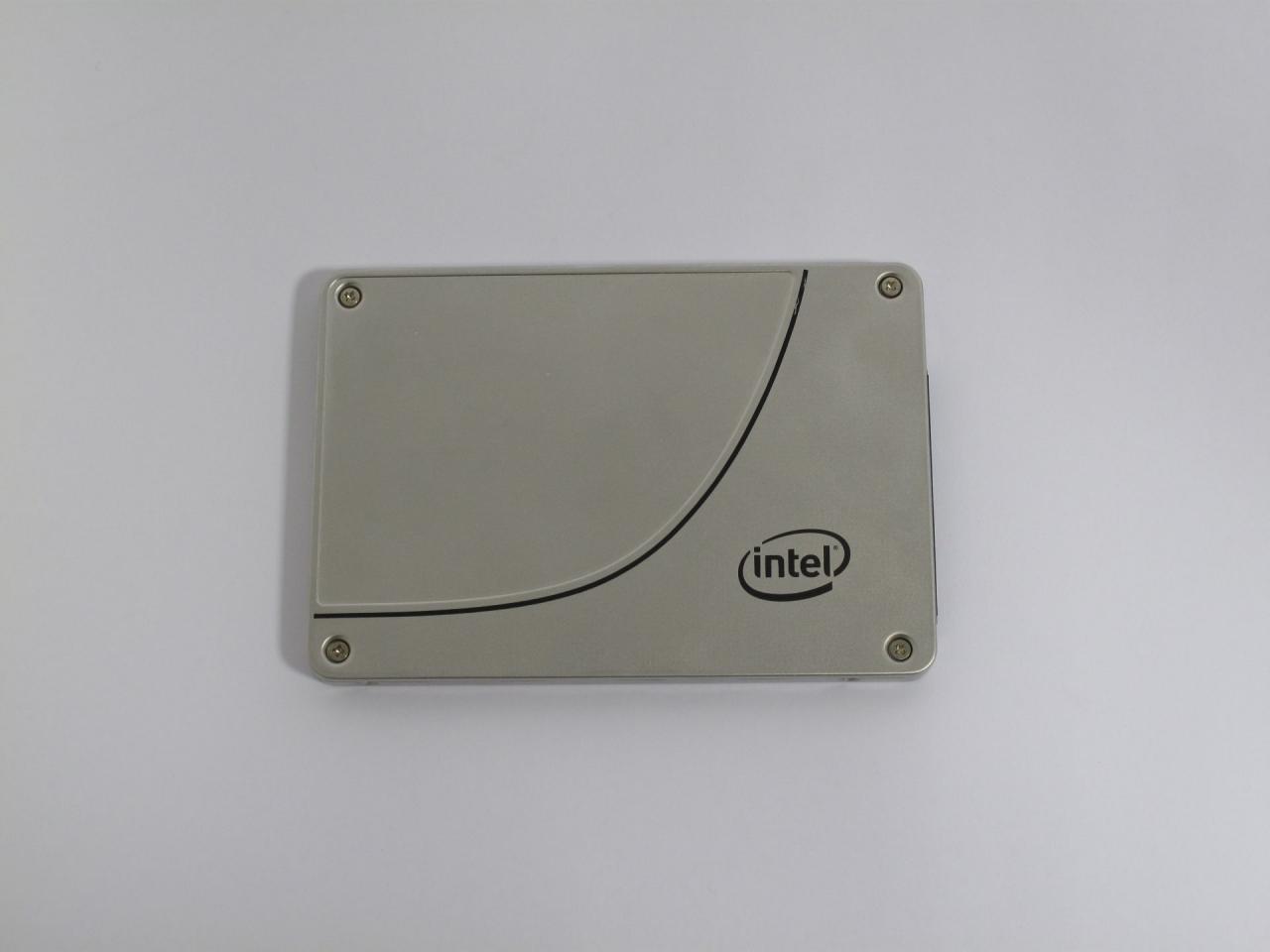 [26/03/2014] Intel SSD 730 (240 GB) im Test: Robuste SSD mit mäßiger Schreibleistung (2)