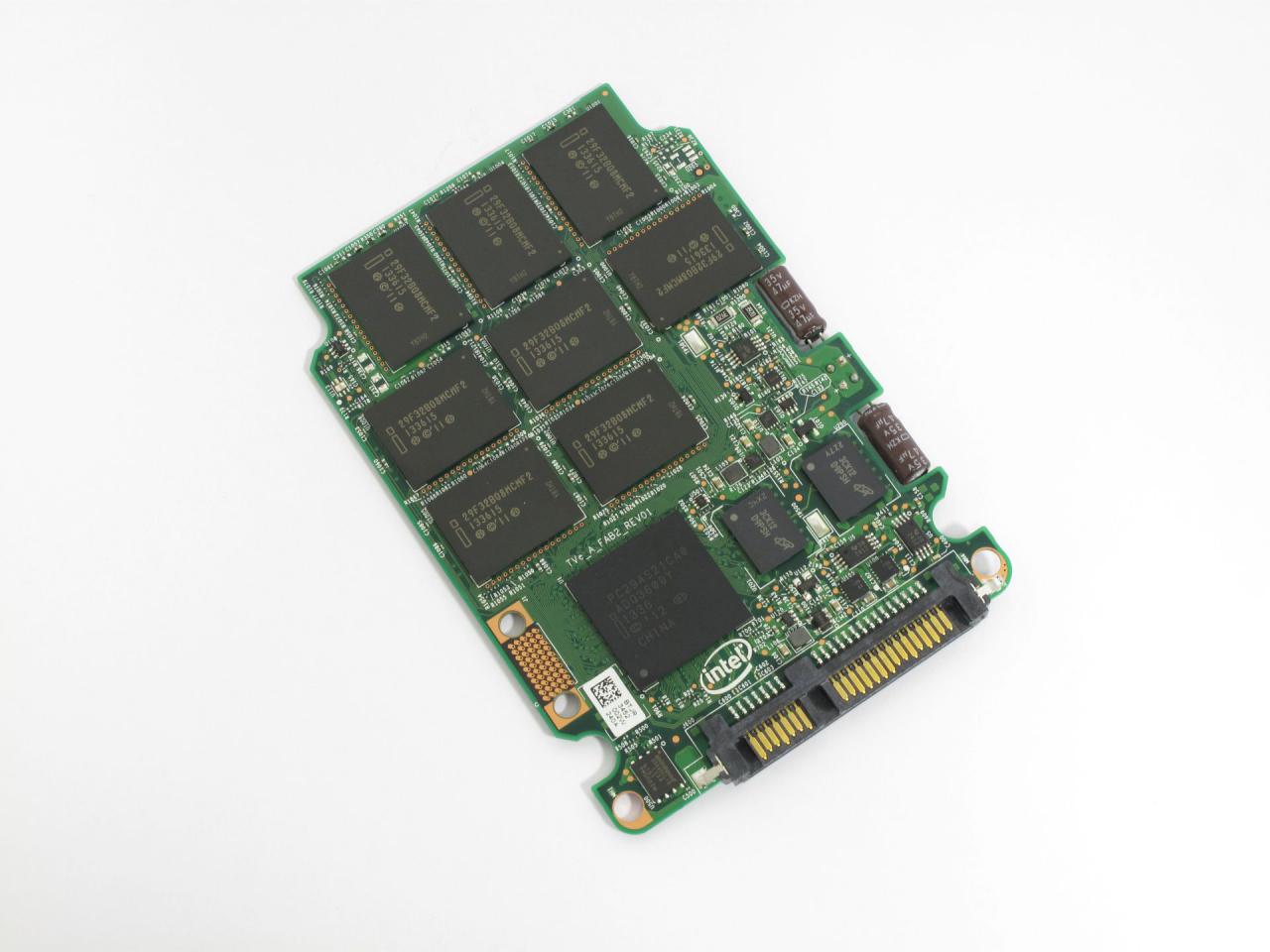 [26/03/2014] Intel SSD 730 (240 GB) im Test: Robuste SSD mit mäßiger Schreibleistung (10)