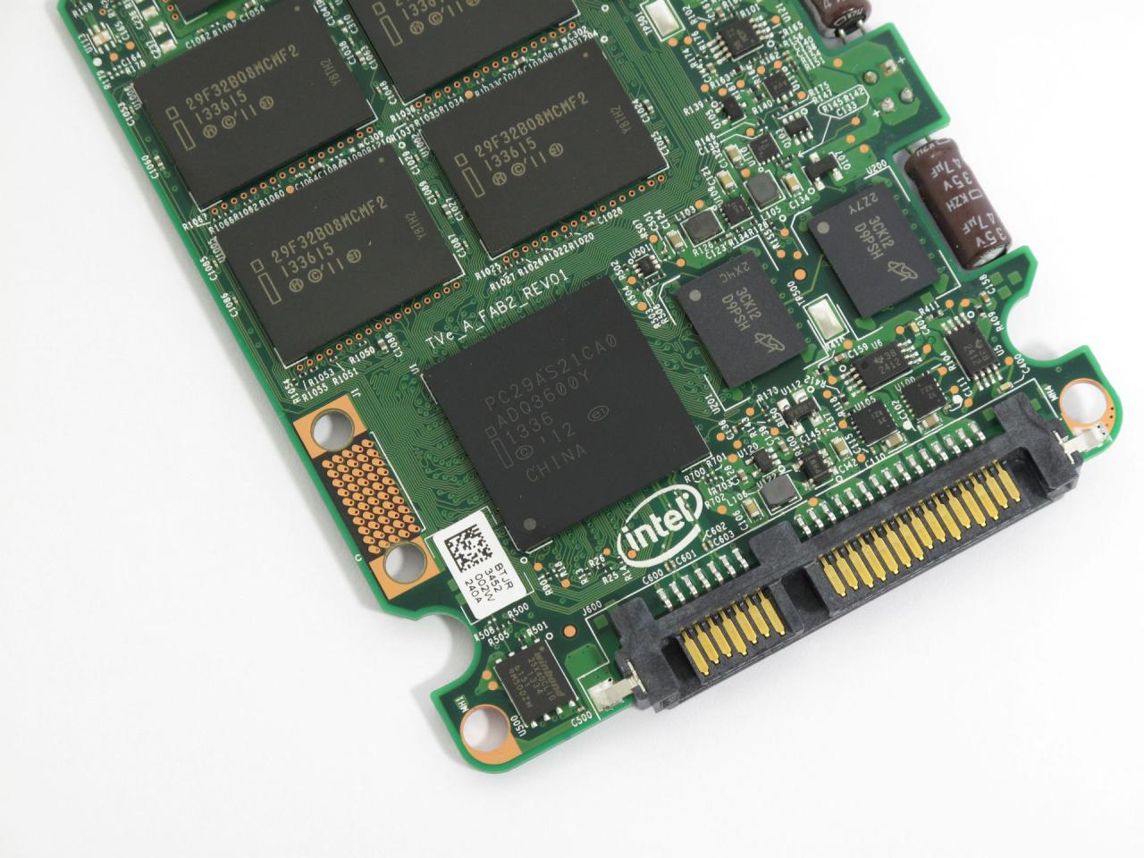 [26/03/2014] Intel SSD 730 (240 GB) im Test: Robuste SSD mit mäßiger Schreibleistung (11)