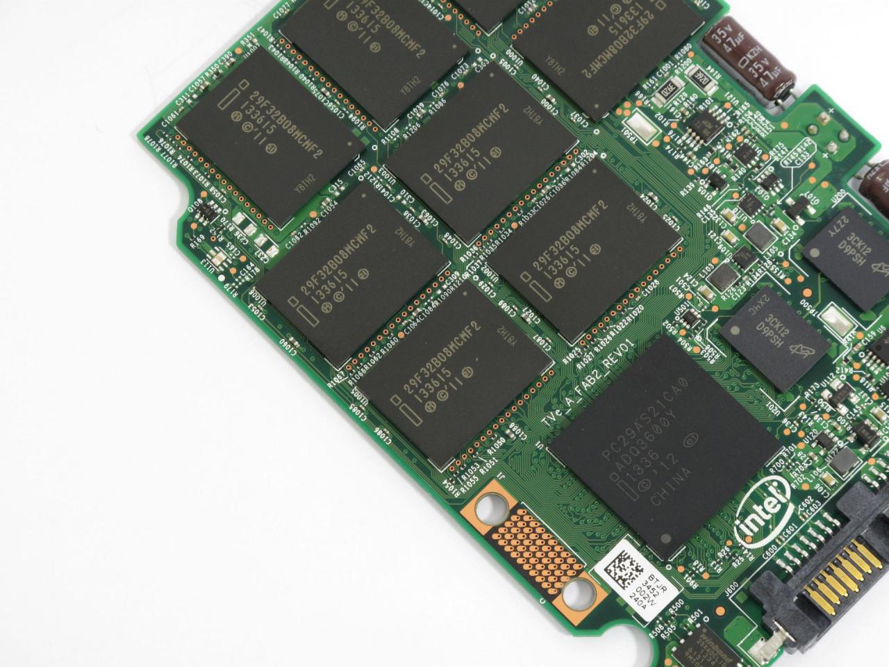 [26/03/2014] Intel SSD 730 (240 GB) im Test: Robuste SSD mit mäßiger Schreibleistung (13)