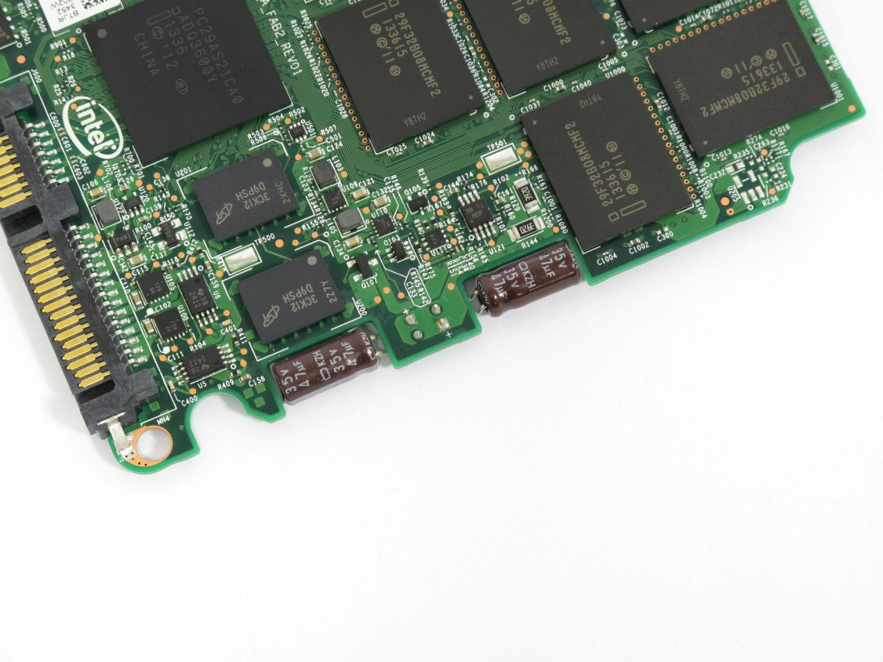 [26/03/2014] Intel SSD 730 (240 GB) im Test: Robuste SSD mit mäßiger Schreibleistung (16)