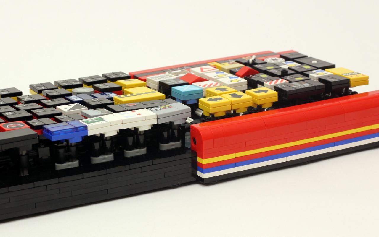 [10/03/2014] Die etwas andere Tastatur: Eingabegerät fast komplett aus Lego (2)