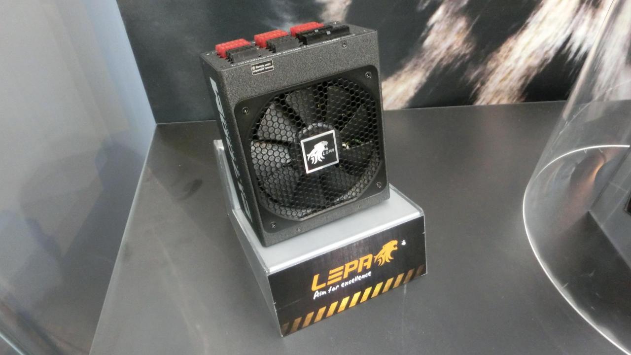 [12/03/2014] Lepa P1700: Stärkstes ATX-Netzteil mit sechs 12-Volt-Schienen auf der Cebit (1)