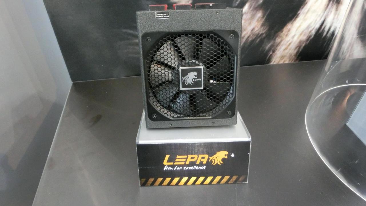 [12/03/2014] Lepa P1700: Stärkstes ATX-Netzteil mit sechs 12-Volt-Schienen auf der Cebit (4)