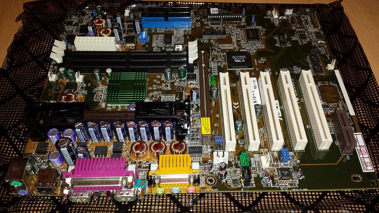 [28/03/2014] Update vom 30.03.: So sahen Mainboards in den 80er Jahren aus (11)