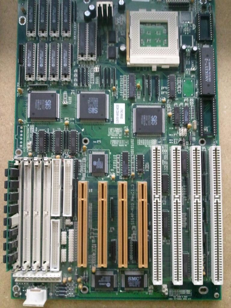 [28/03/2014] Update vom 30.03.: So sahen Mainboards in den 80er Jahren aus (5)