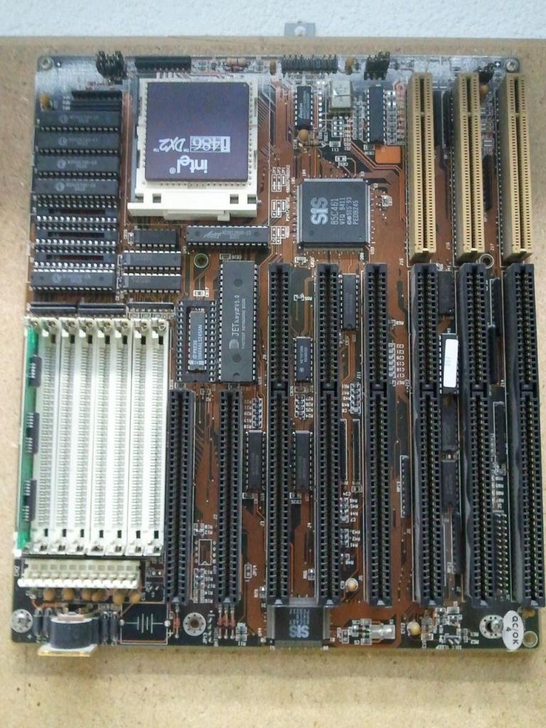[28/03/2014] Update vom 30.03.: So sahen Mainboards in den 80er Jahren aus (4)