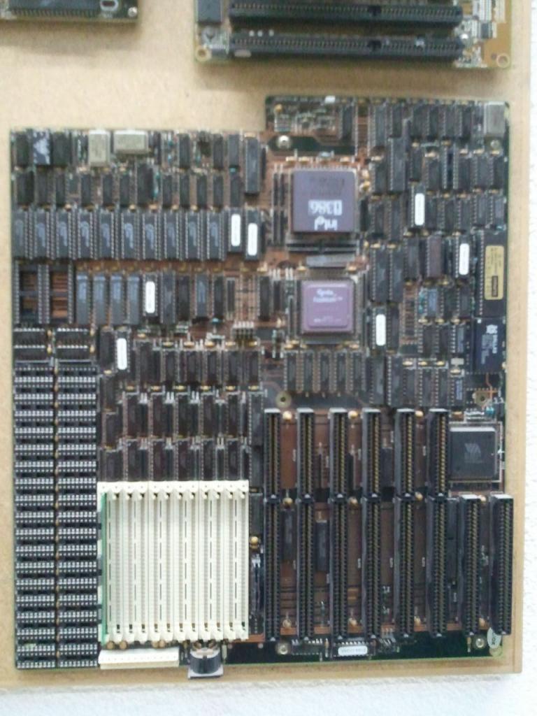 [28/03/2014] Update vom 30.03.: So sahen Mainboards in den 80er Jahren aus (1)