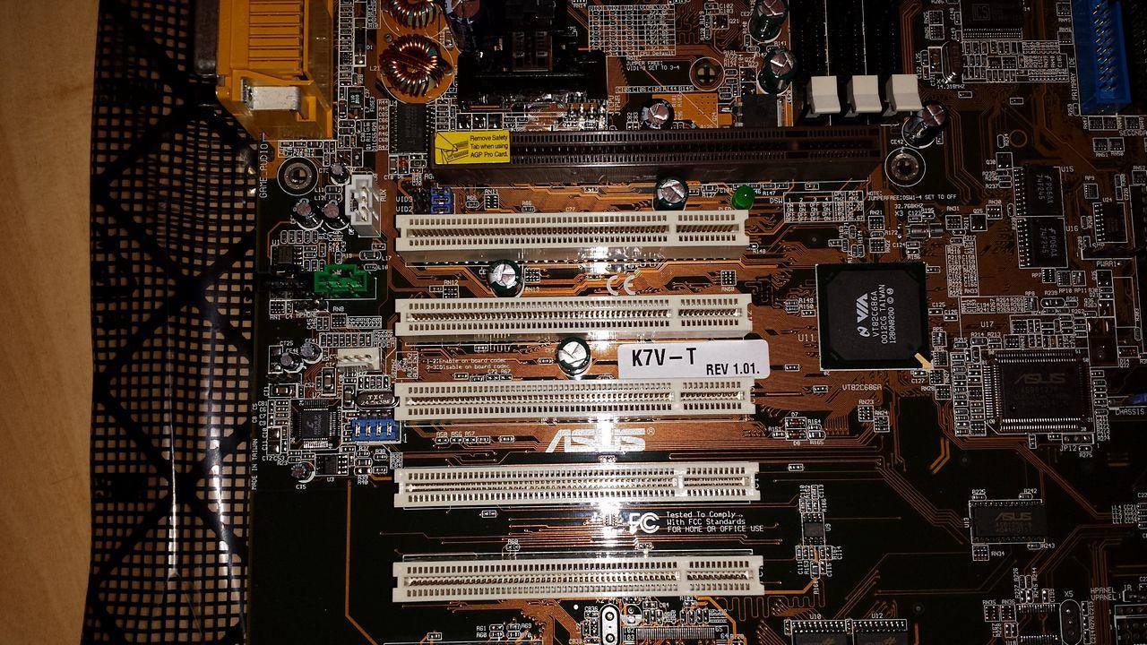 [28/03/2014] Update vom 30.03.: So sahen Mainboards in den 80er Jahren aus (10)