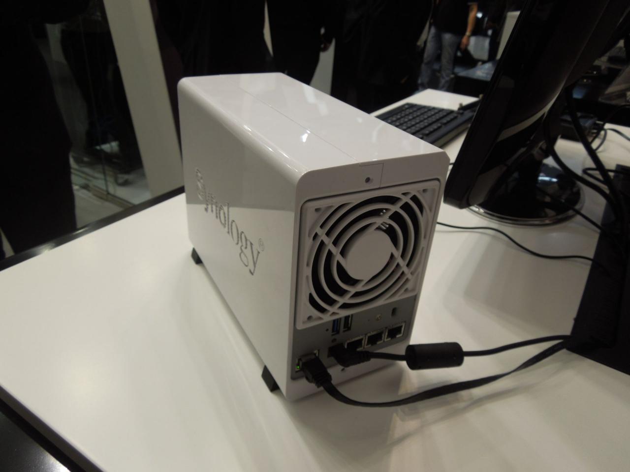 [11/03/2014] Synology vereint NAS und Router in einem Gerät (3)