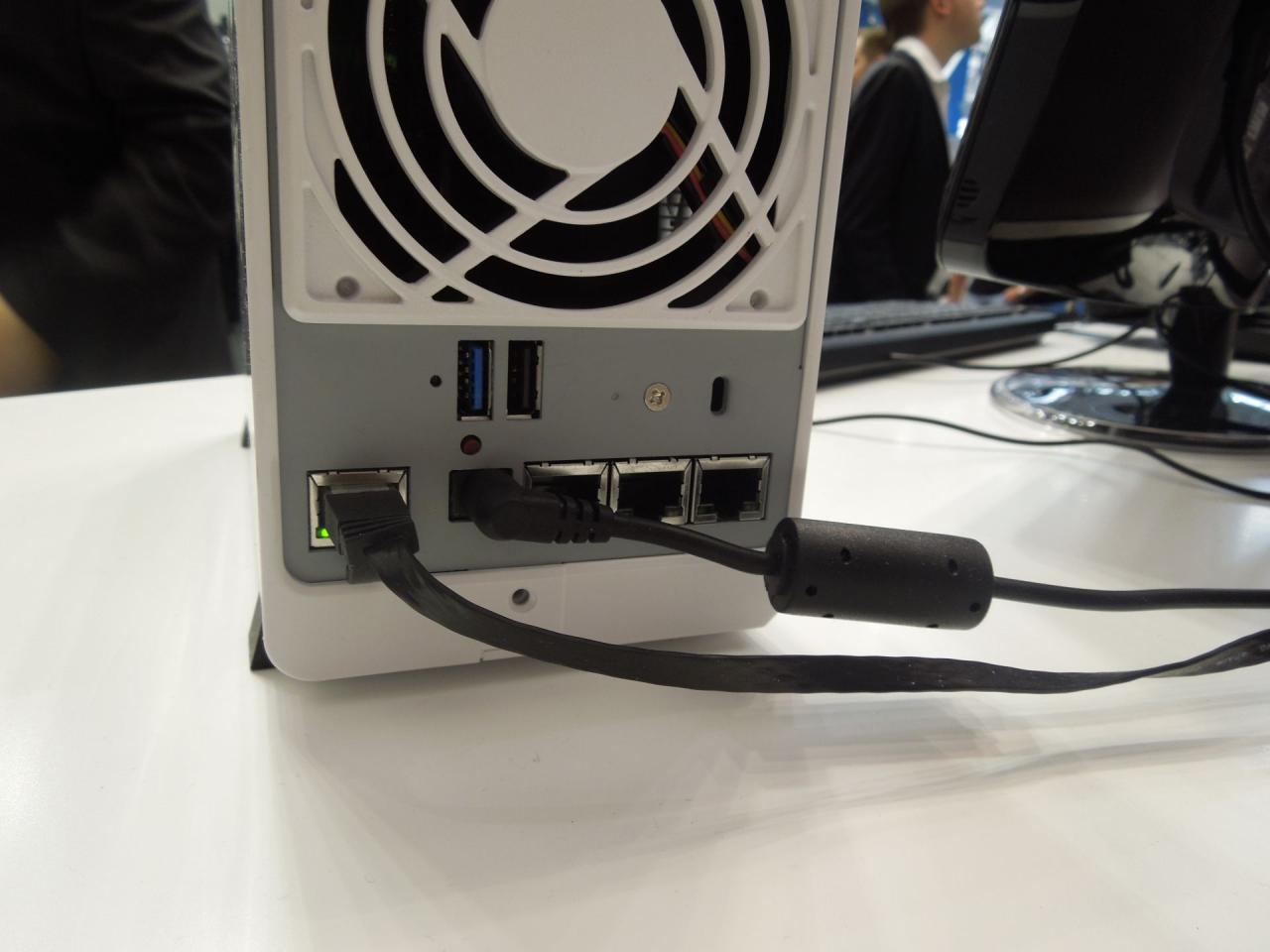 [11/03/2014] Synology vereint NAS und Router in einem Gerät (4)