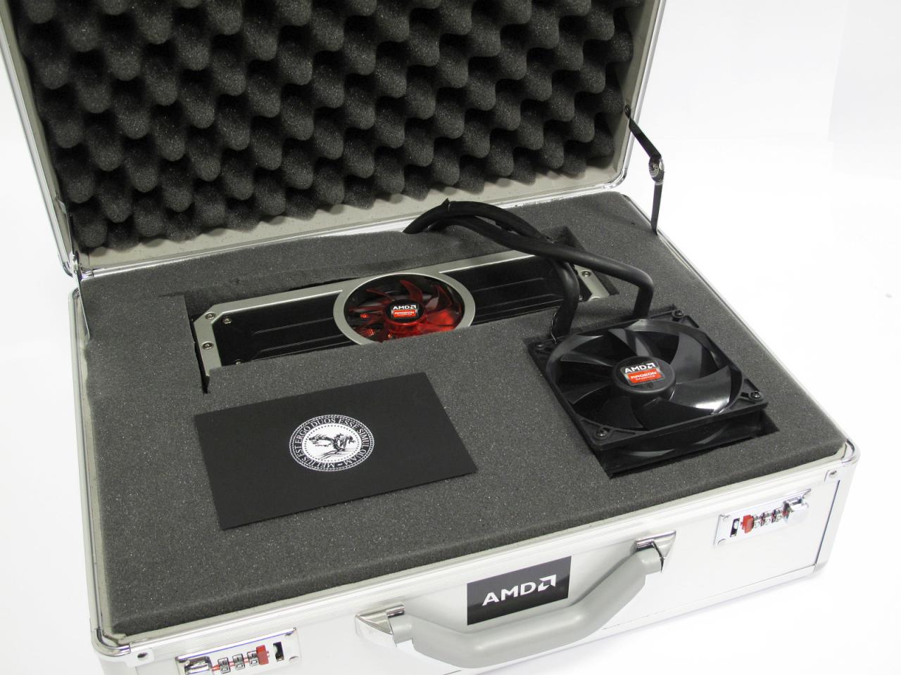 [08/04/2014] AMD Radeon R9 295 X2: Der AMD-Koffer von innen