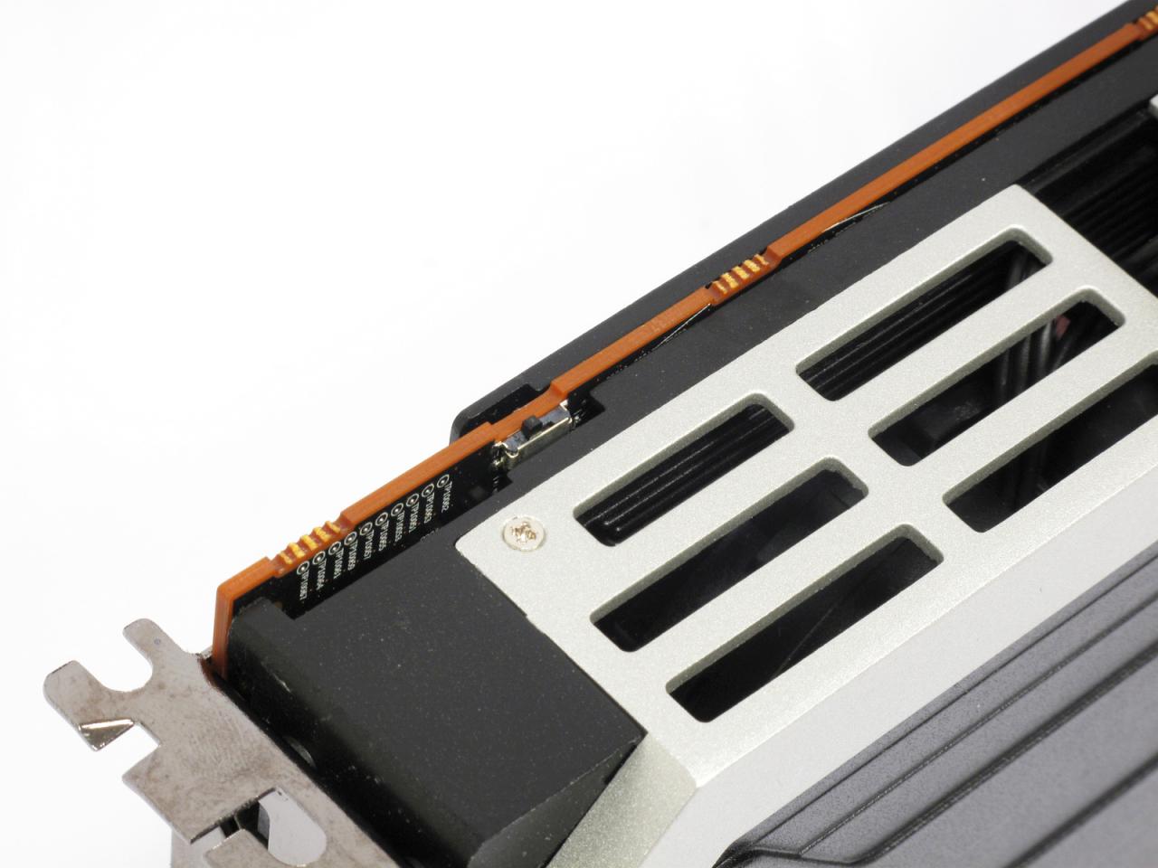 [08/04/2014] AMD Radeon R9 295 X2: Dual-BIOS-Schalter