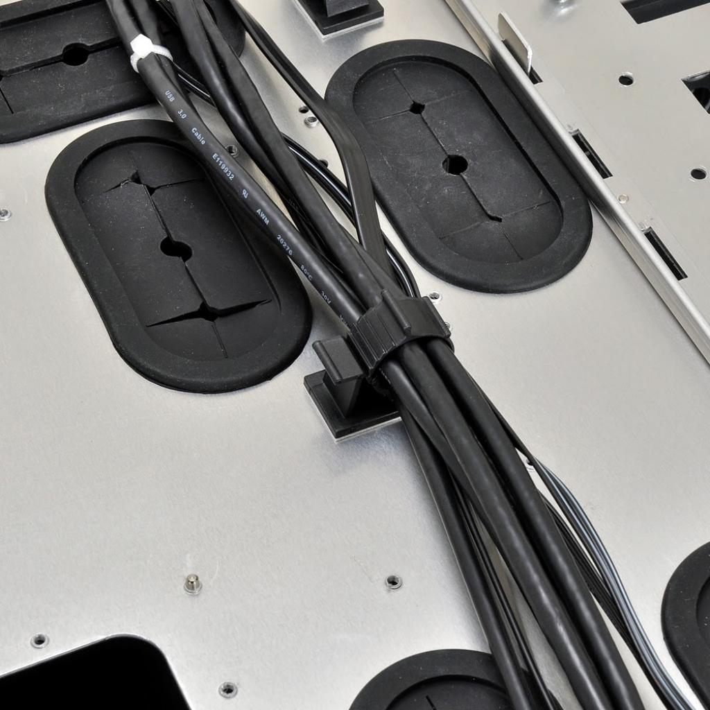 [15/04/2014] Lian Li PC-V2130 (11)